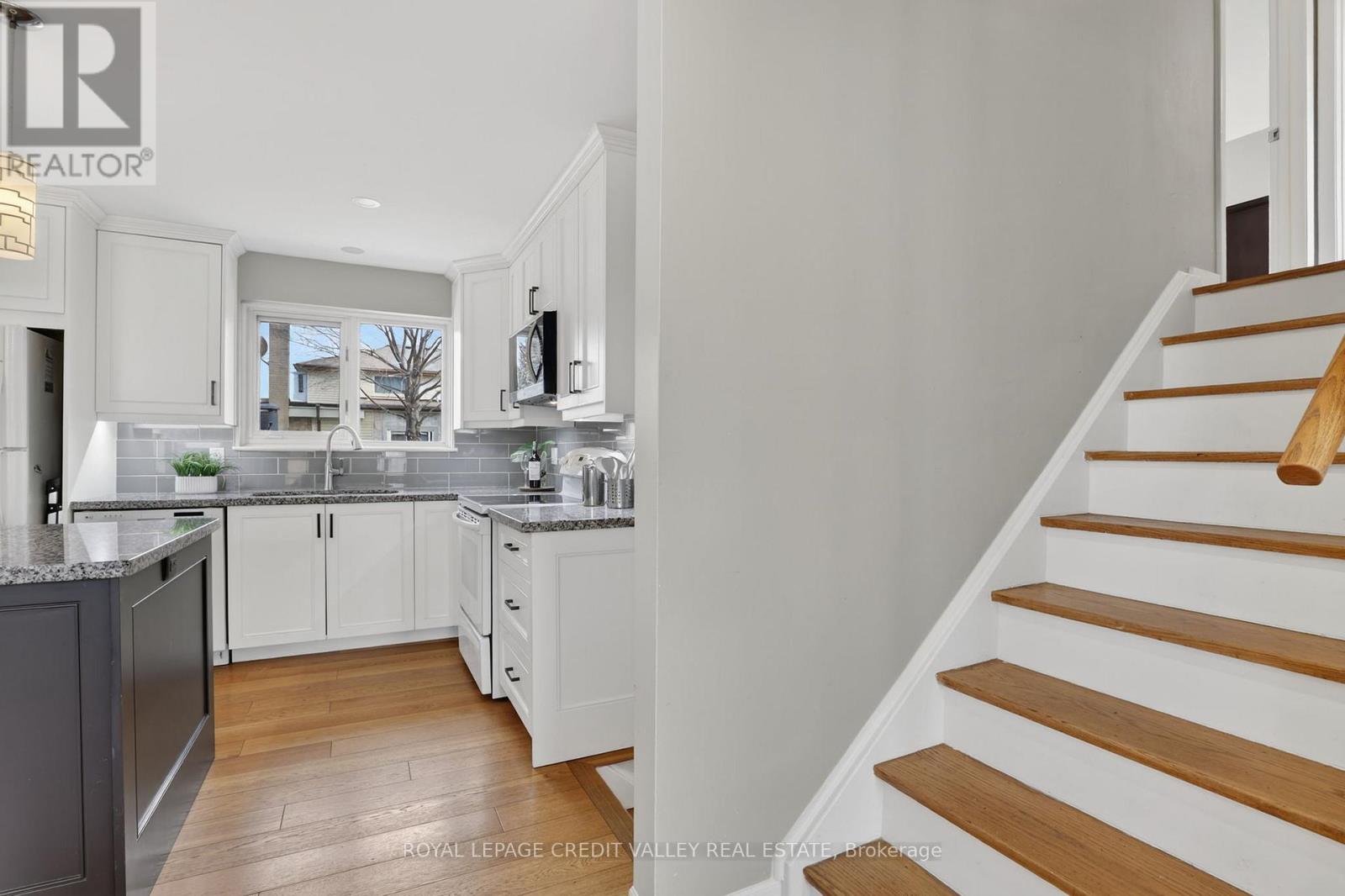 41 Staveley Crescent, Brampton, Ontario  L6W 2S1 - Photo 8 - W12880886