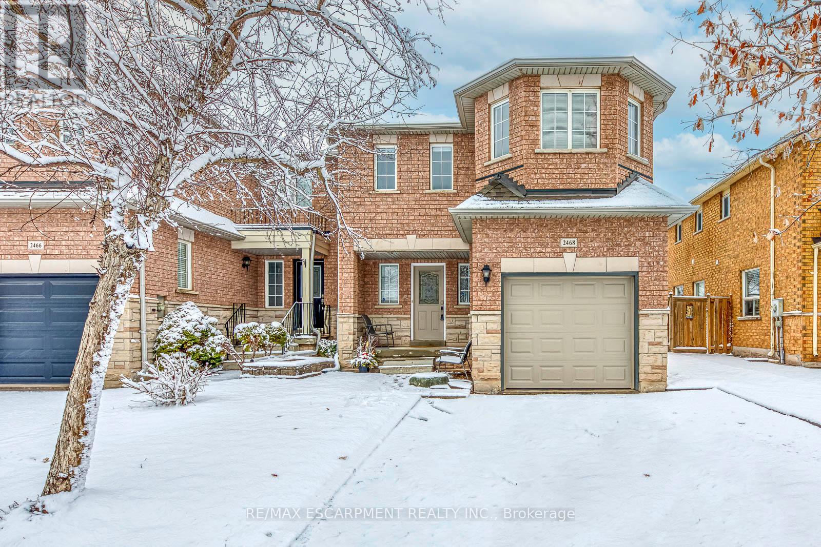 2468 Newcastle Crescent, Oakville, Ontario  L6M 4P3 - Photo 3 - W12883734
