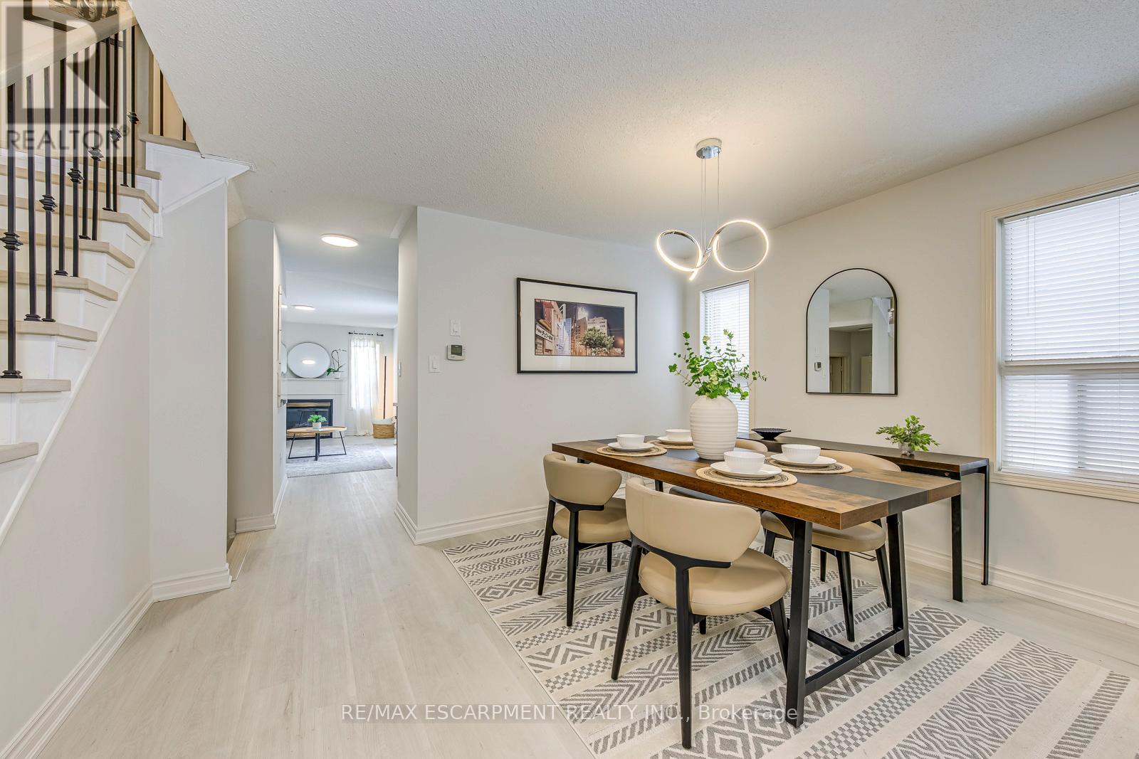 2468 Newcastle Crescent, Oakville, Ontario  L6M 4P3 - Photo 6 - W12883734