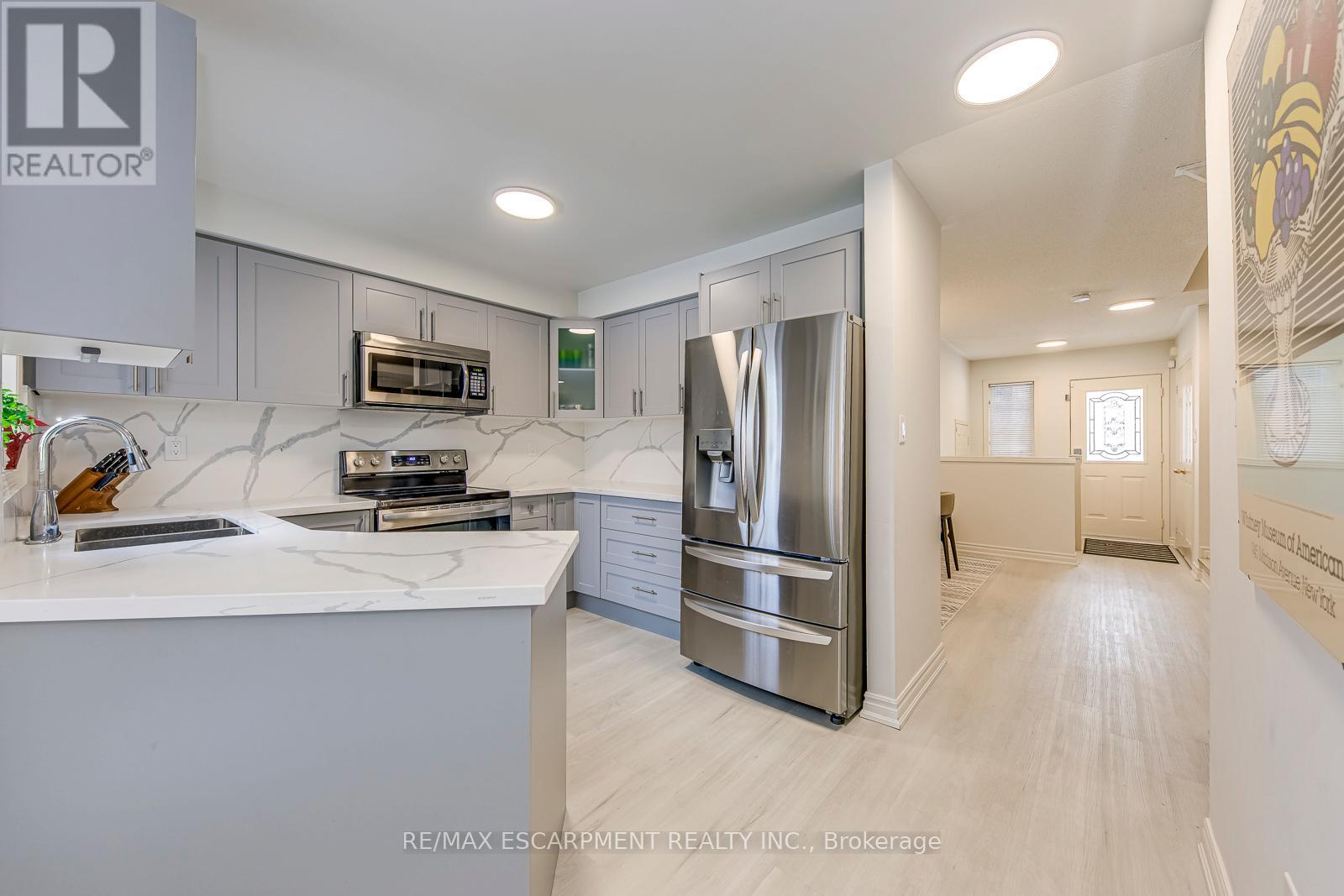 2468 Newcastle Crescent, Oakville, Ontario  L6M 4P3 - Photo 7 - W12883734