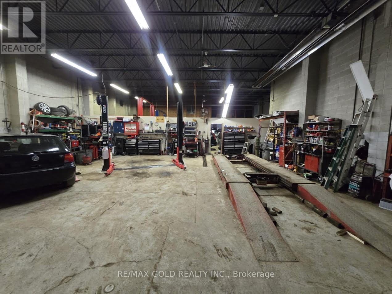 B - 473 Hensall Circle, Mississauga, Ontario  L5A 1X9 - Photo 2 - W12883750