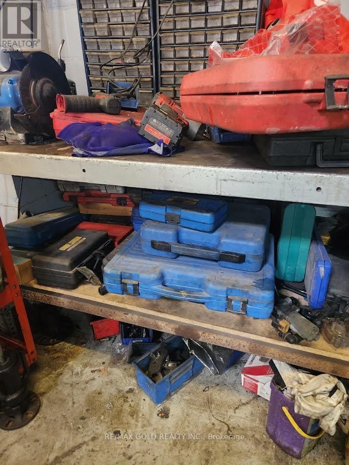 B - 473 Hensall Circle, Mississauga, Ontario  L5A 1X9 - Photo 4 - W12883750