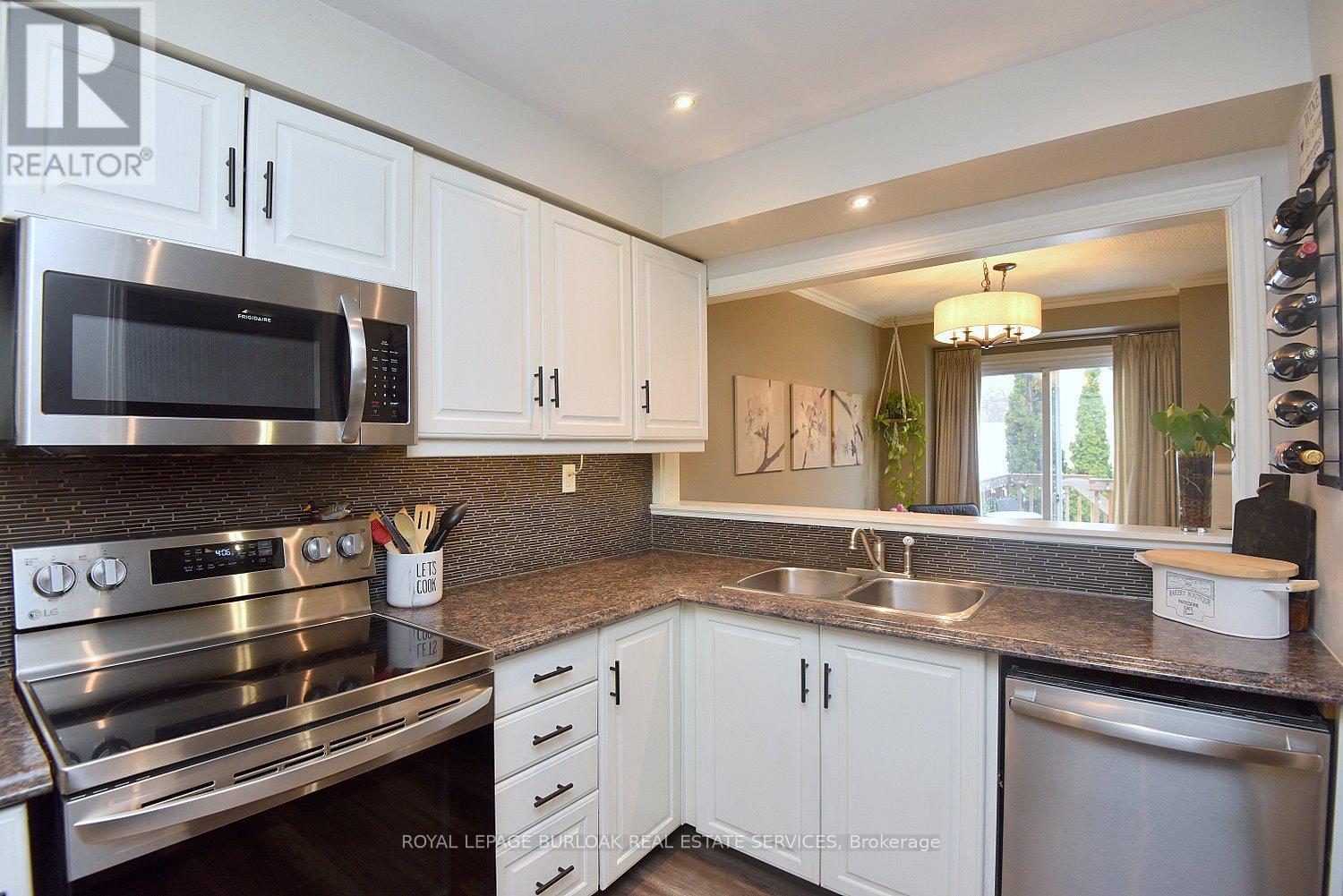 42 - 2065 Amherst Heights Court, Burlington, Ontario  L7P 4S1 - Photo 17 - W12883774