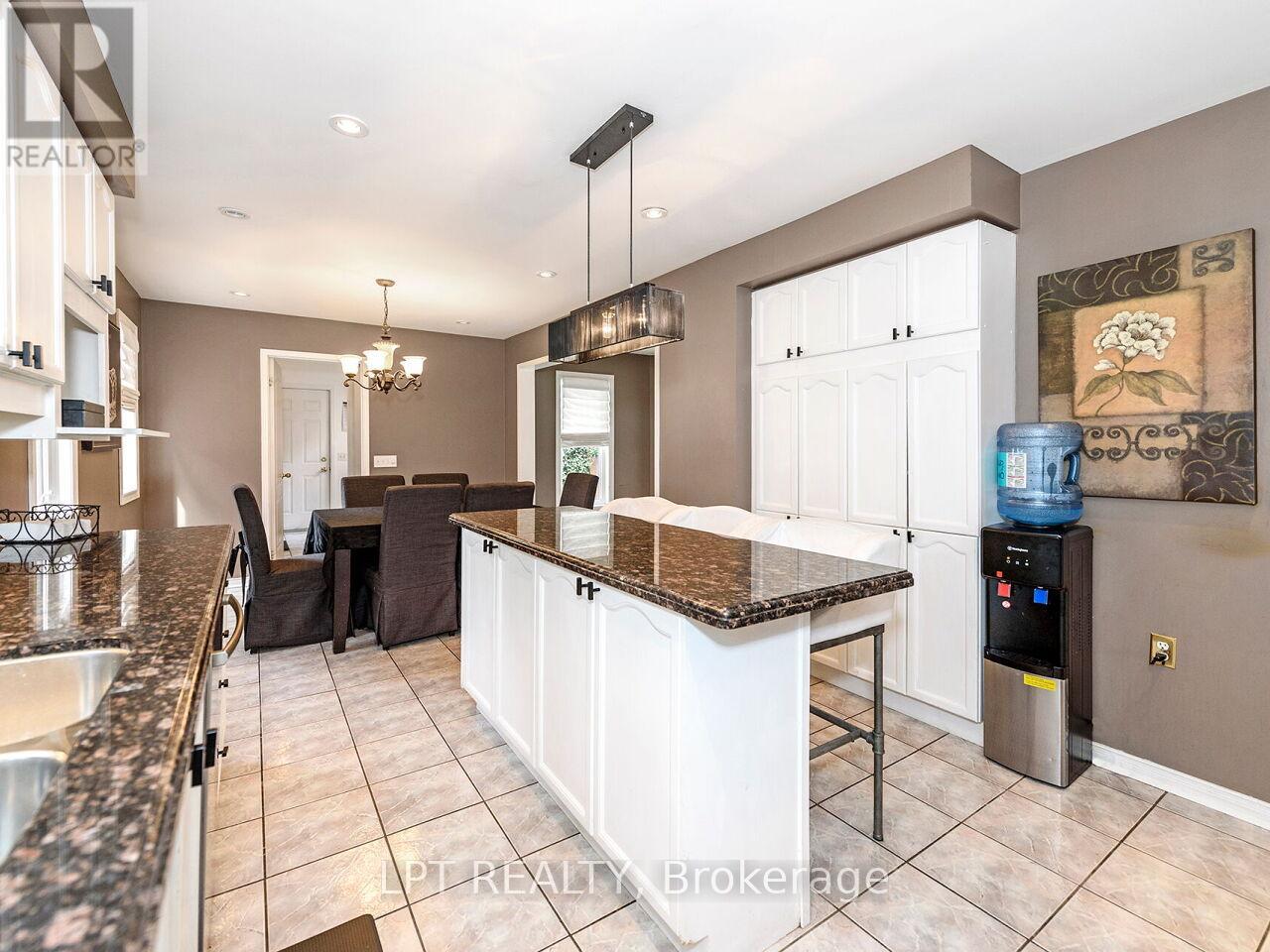 2460 Sixth Line, Oakville, Ontario  L6H 5Z8 - Photo 10 - W12883778