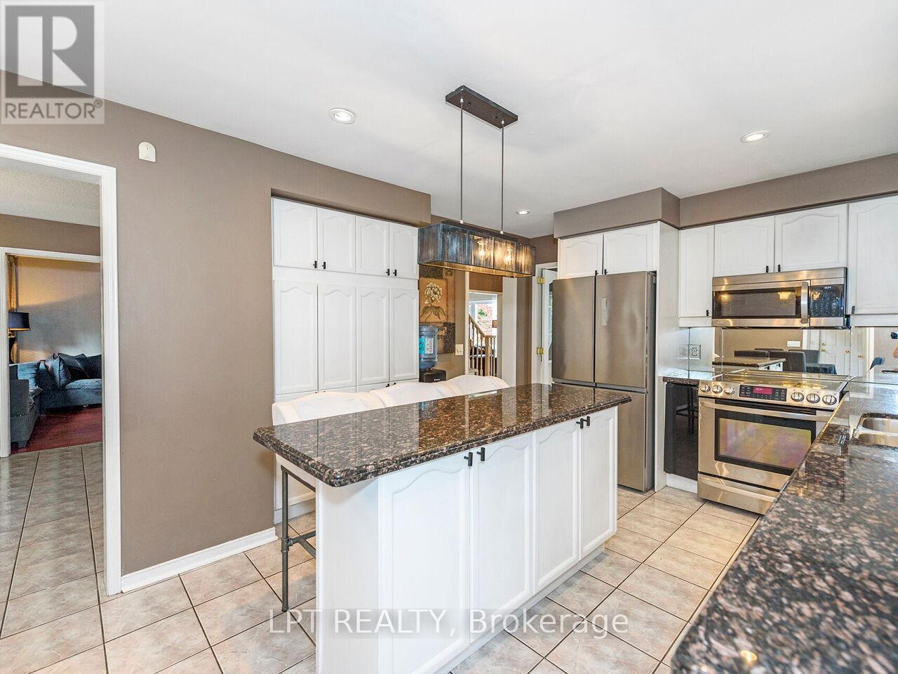 2460 Sixth Line, Oakville, Ontario  L6H 5Z8 - Photo 11 - W12883778