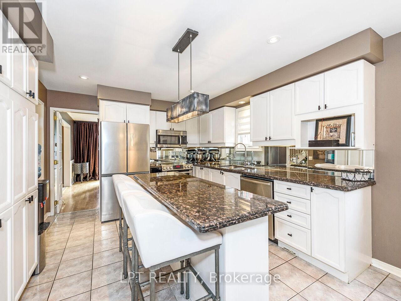 2460 Sixth Line, Oakville, Ontario  L6H 5Z8 - Photo 12 - W12883778