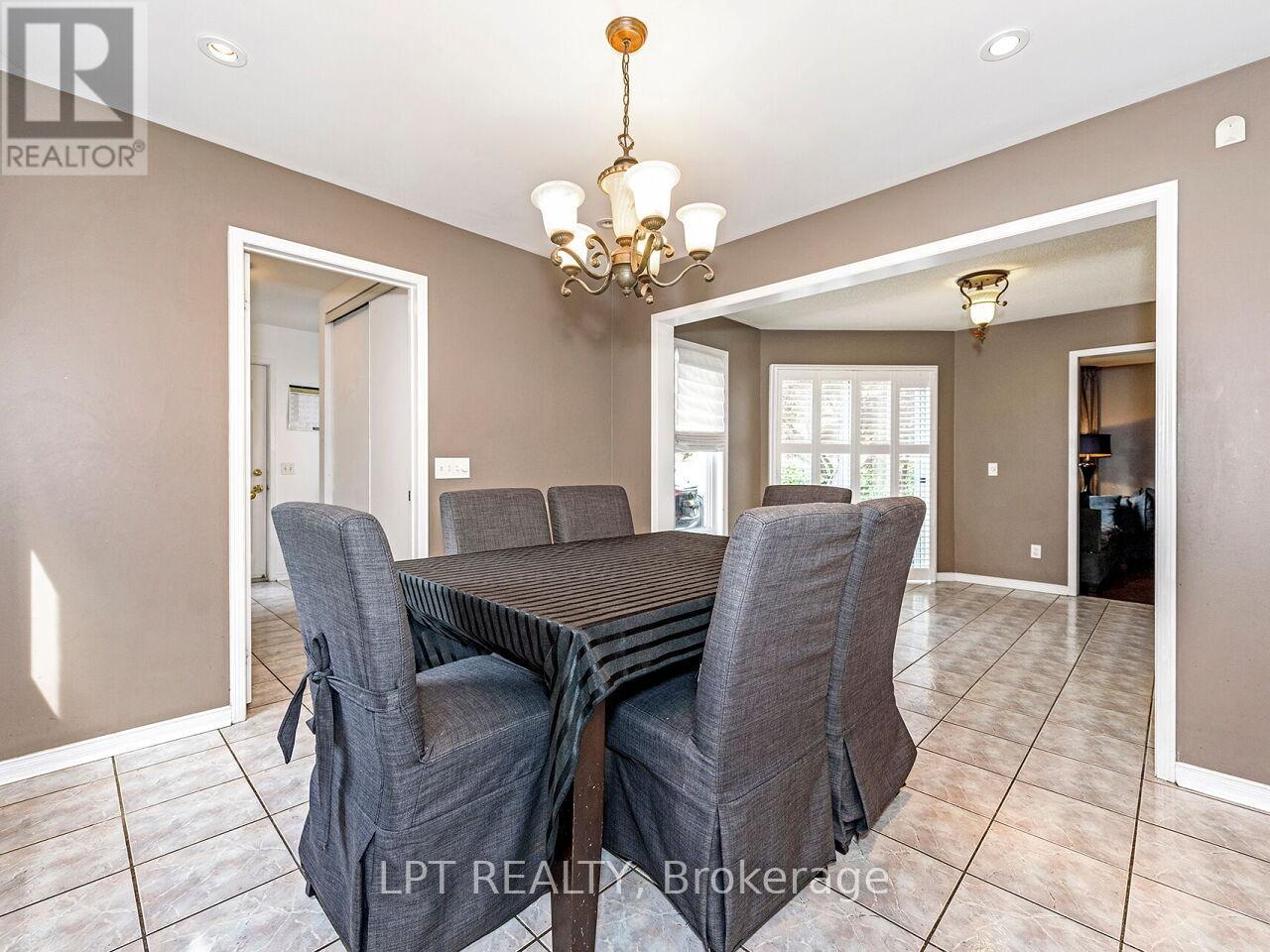 2460 Sixth Line, Oakville, Ontario  L6H 5Z8 - Photo 13 - W12883778