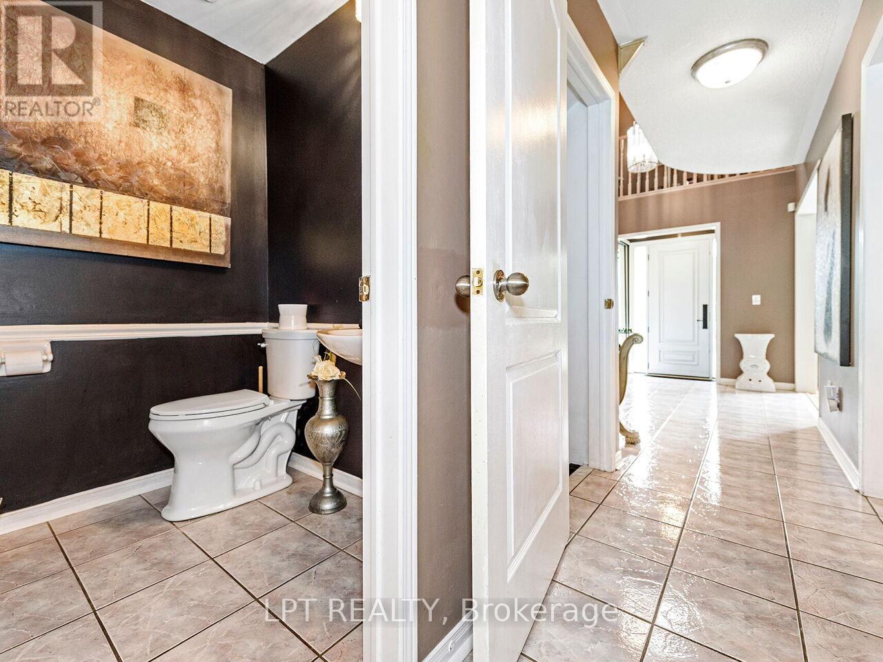 2460 Sixth Line, Oakville, Ontario  L6H 5Z8 - Photo 18 - W12883778