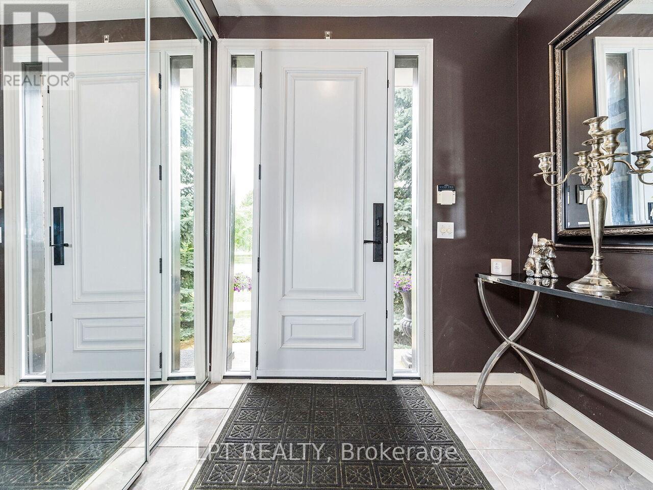 2460 Sixth Line, Oakville, Ontario  L6H 5Z8 - Photo 2 - W12883778