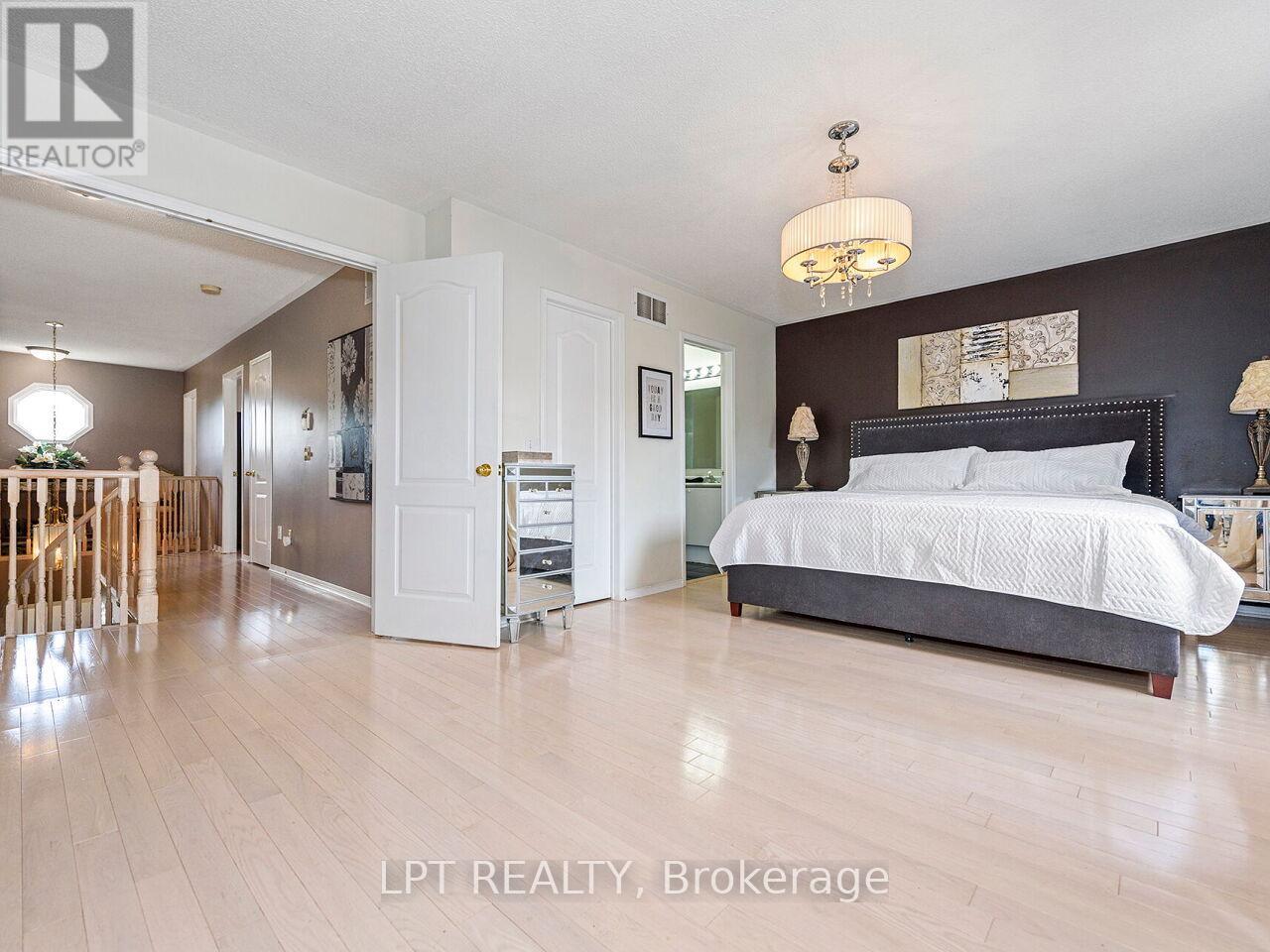 2460 Sixth Line, Oakville, Ontario  L6H 5Z8 - Photo 21 - W12883778