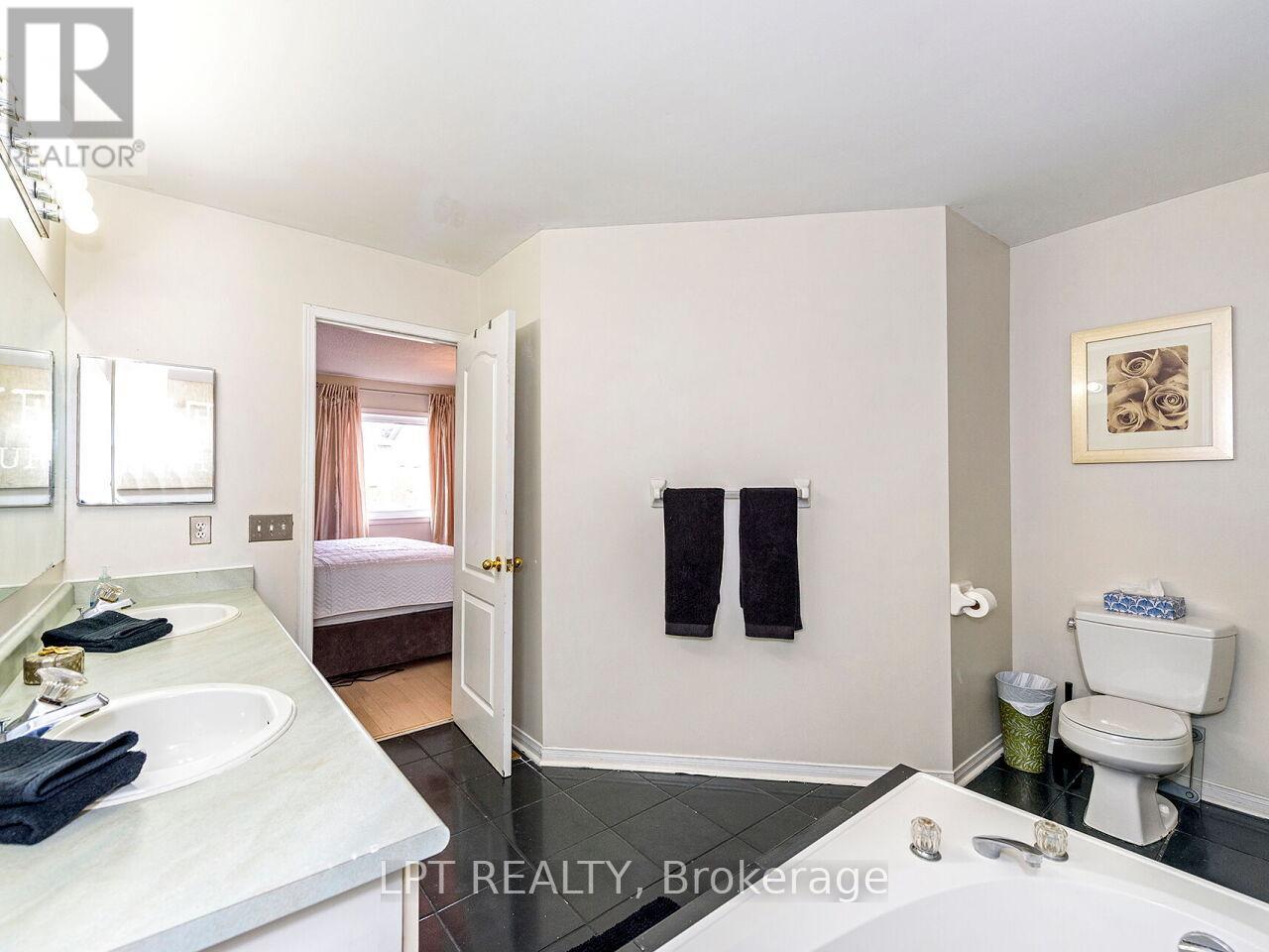 2460 Sixth Line, Oakville, Ontario  L6H 5Z8 - Photo 23 - W12883778