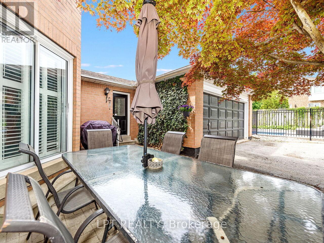 2460 Sixth Line, Oakville, Ontario  L6H 5Z8 - Photo 35 - W12883778