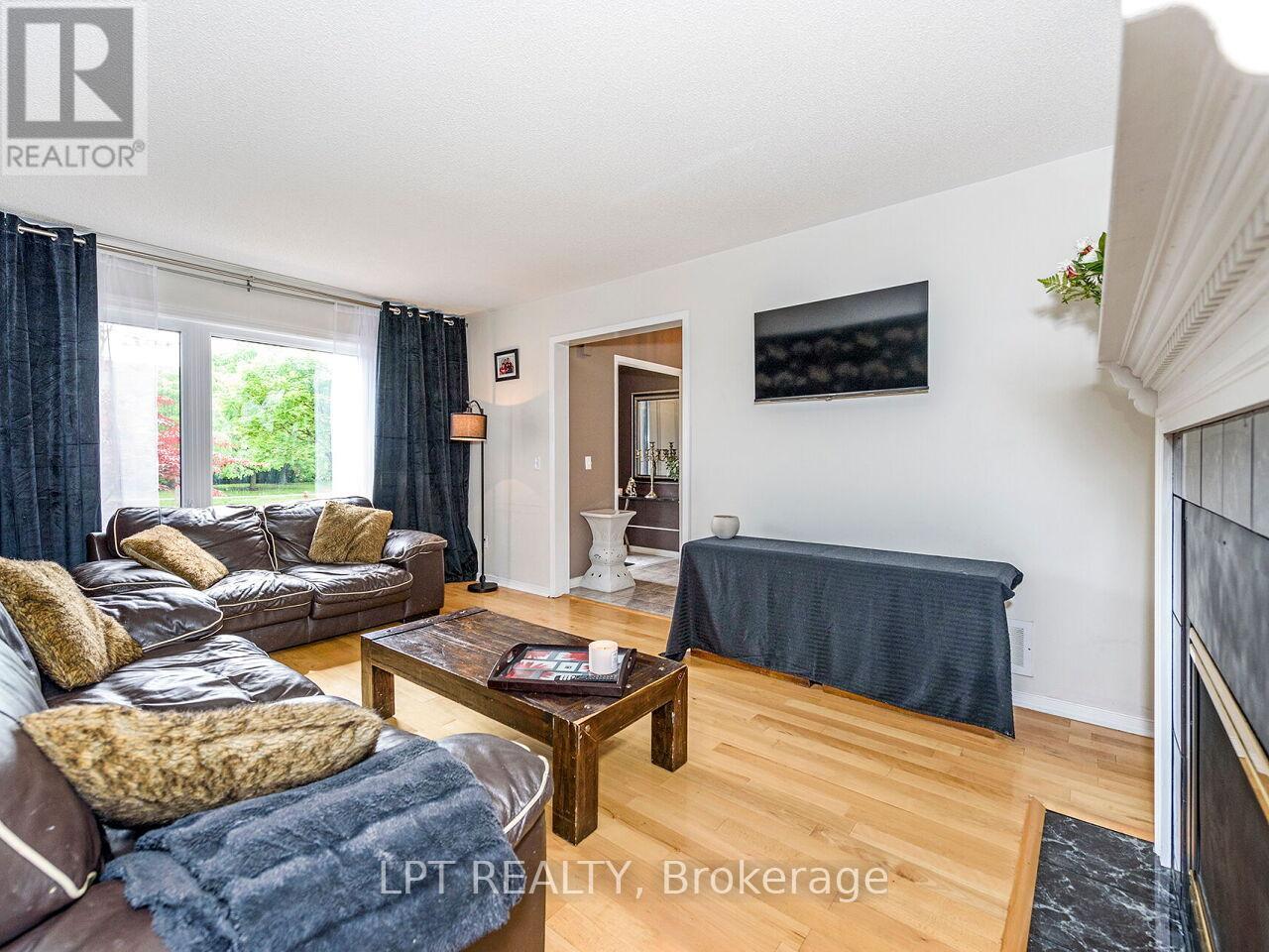 2460 Sixth Line, Oakville, Ontario  L6H 5Z8 - Photo 5 - W12883778