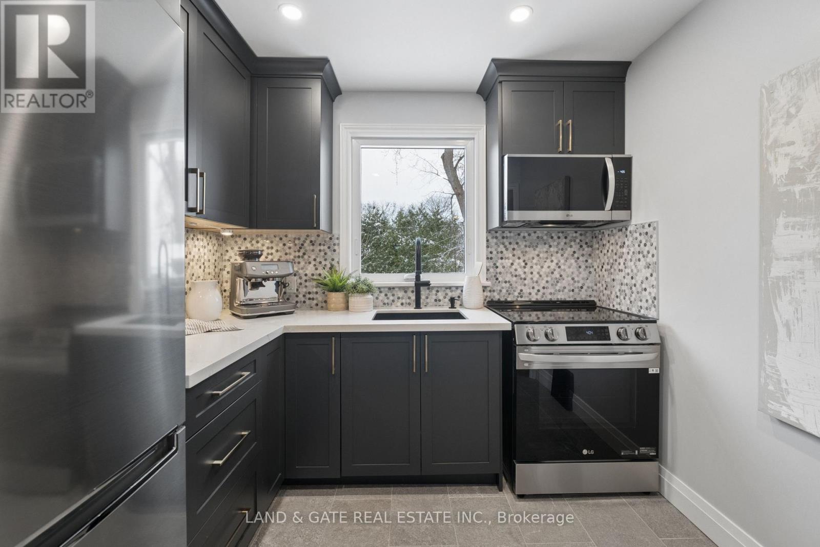 19 Southway Drive, Clarington, Ontario  L1C 1C4 - Photo 15 - E12881030