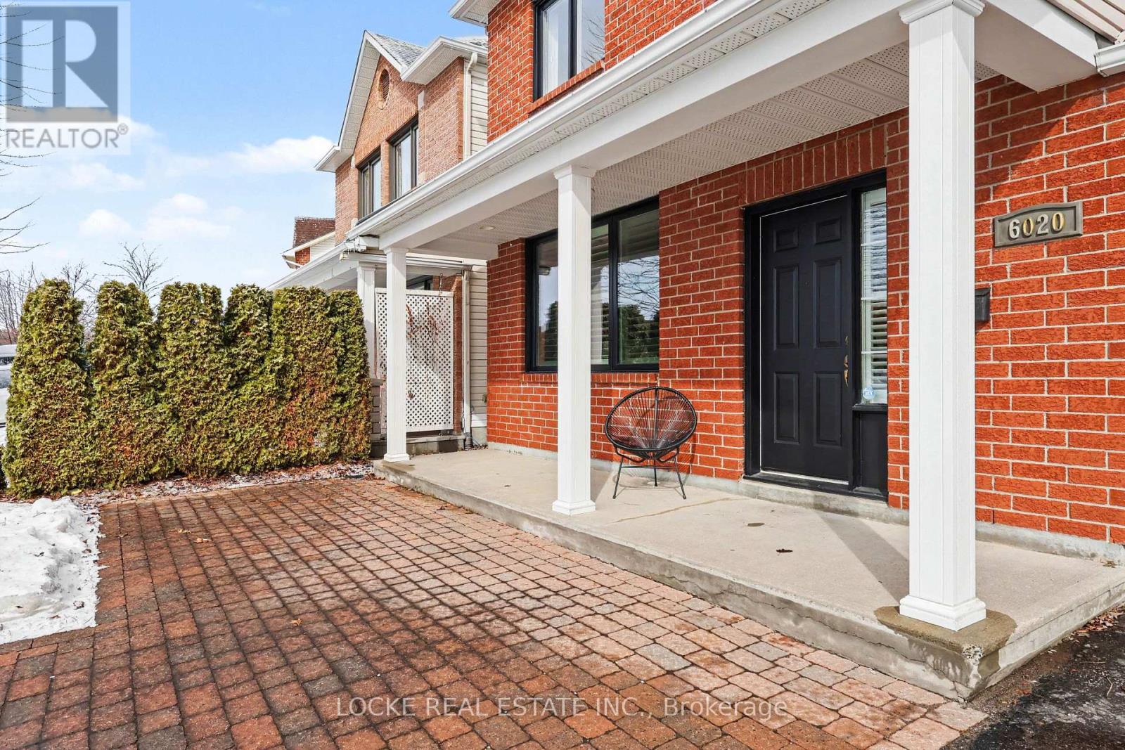 6020 Longleaf Drive, Ottawa, Ontario  K1W 1J2 - Photo 2 - X12881202