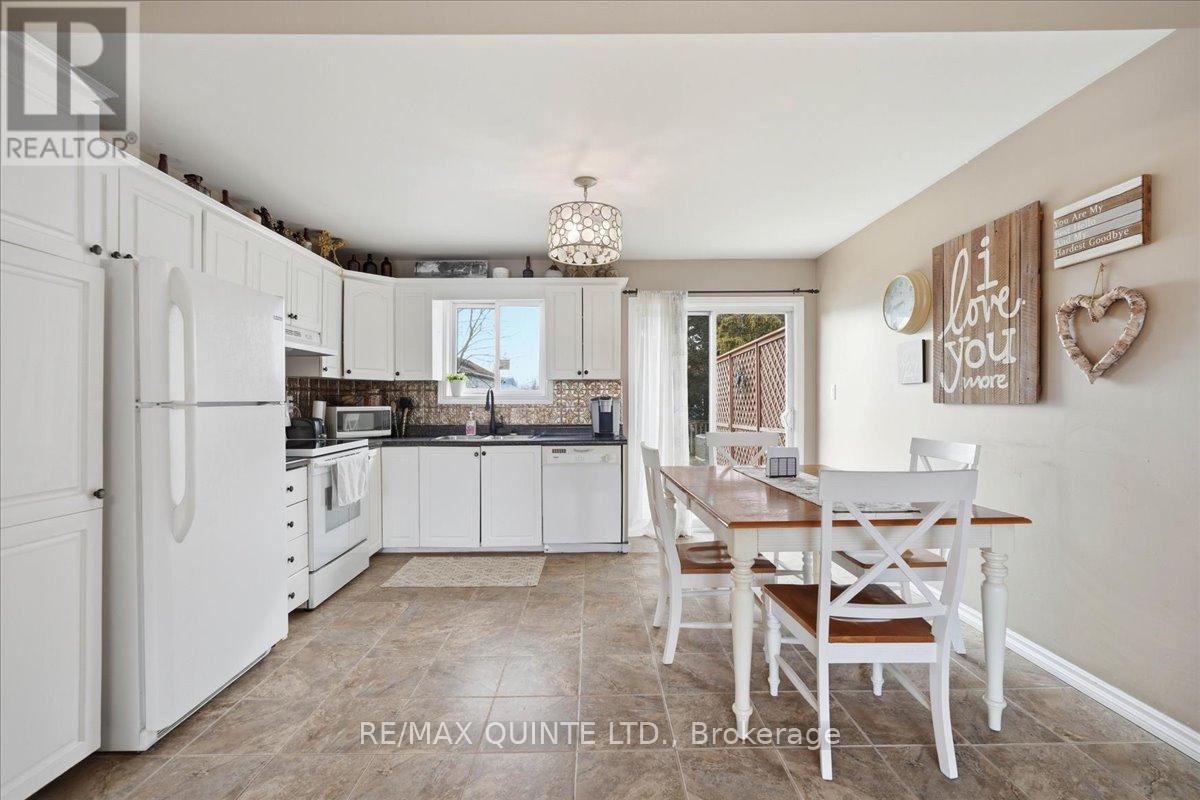 4 Harbourview Crescent, Prince Edward County, Ontario  K0K 3L0 - Photo 11 - X12883804