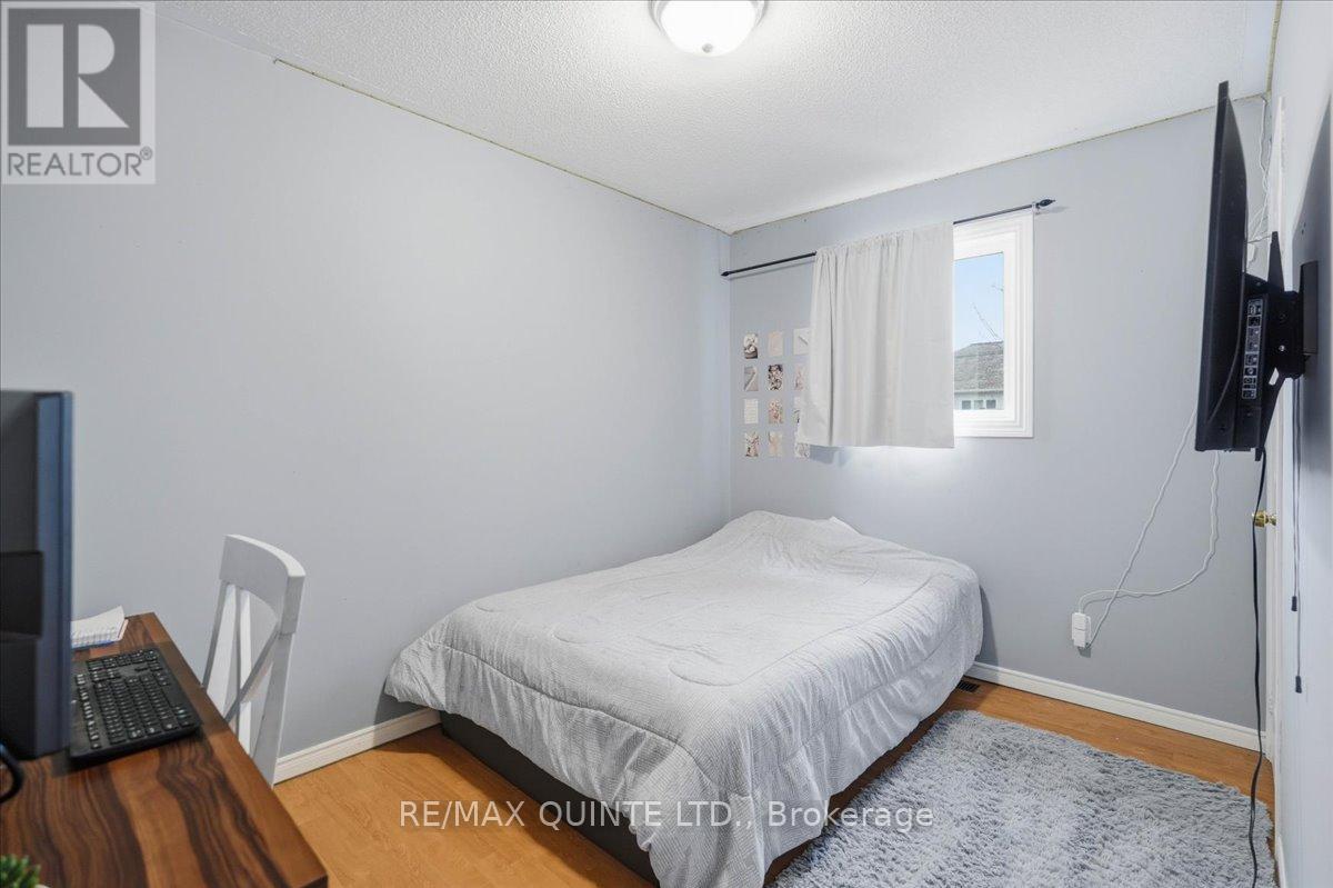 4 Harbourview Crescent, Prince Edward County, Ontario  K0K 3L0 - Photo 18 - X12883804