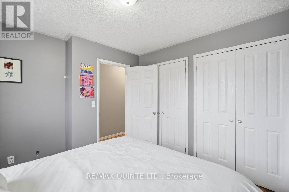 4 Harbourview Crescent, Prince Edward County, Ontario  K0K 3L0 - Photo 23 - X12883804