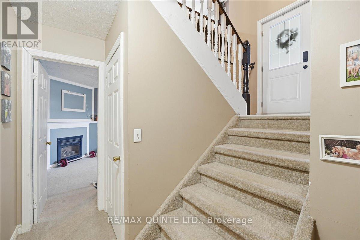 4 Harbourview Crescent, Prince Edward County, Ontario  K0K 3L0 - Photo 24 - X12883804