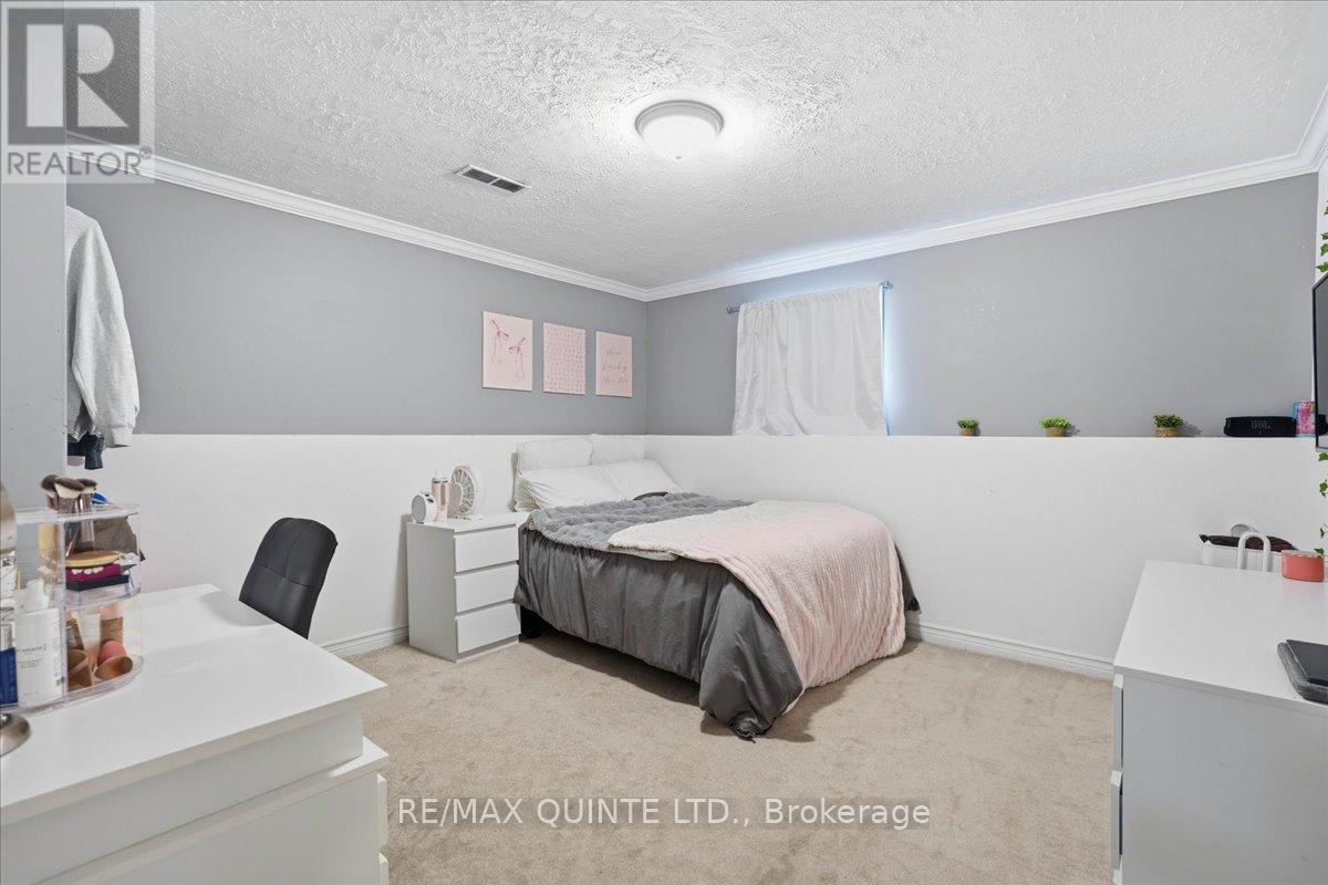 4 Harbourview Crescent, Prince Edward County, Ontario  K0K 3L0 - Photo 25 - X12883804