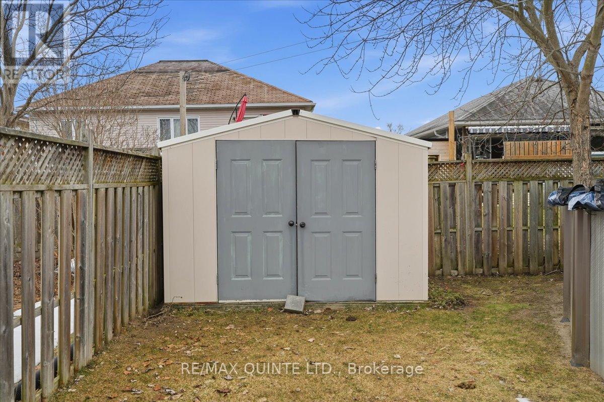 4 Harbourview Crescent, Prince Edward County, Ontario  K0K 3L0 - Photo 38 - X12883804