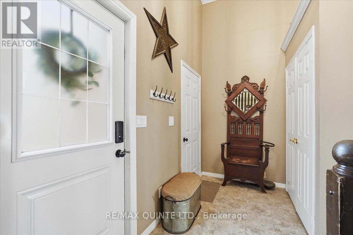 4 Harbourview Crescent, Prince Edward County, Ontario  K0K 3L0 - Photo 5 - X12883804