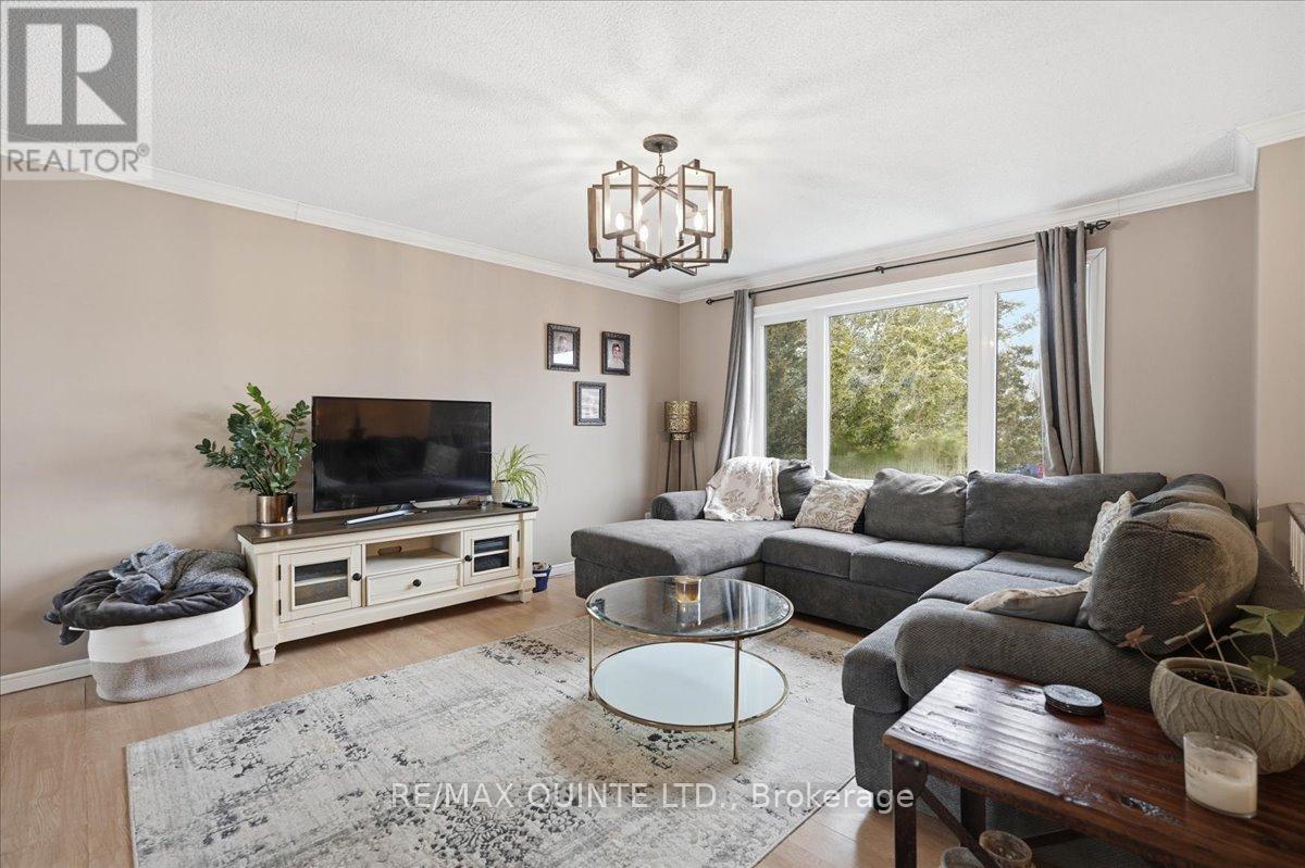 4 Harbourview Crescent, Prince Edward County, Ontario  K0K 3L0 - Photo 8 - X12883804