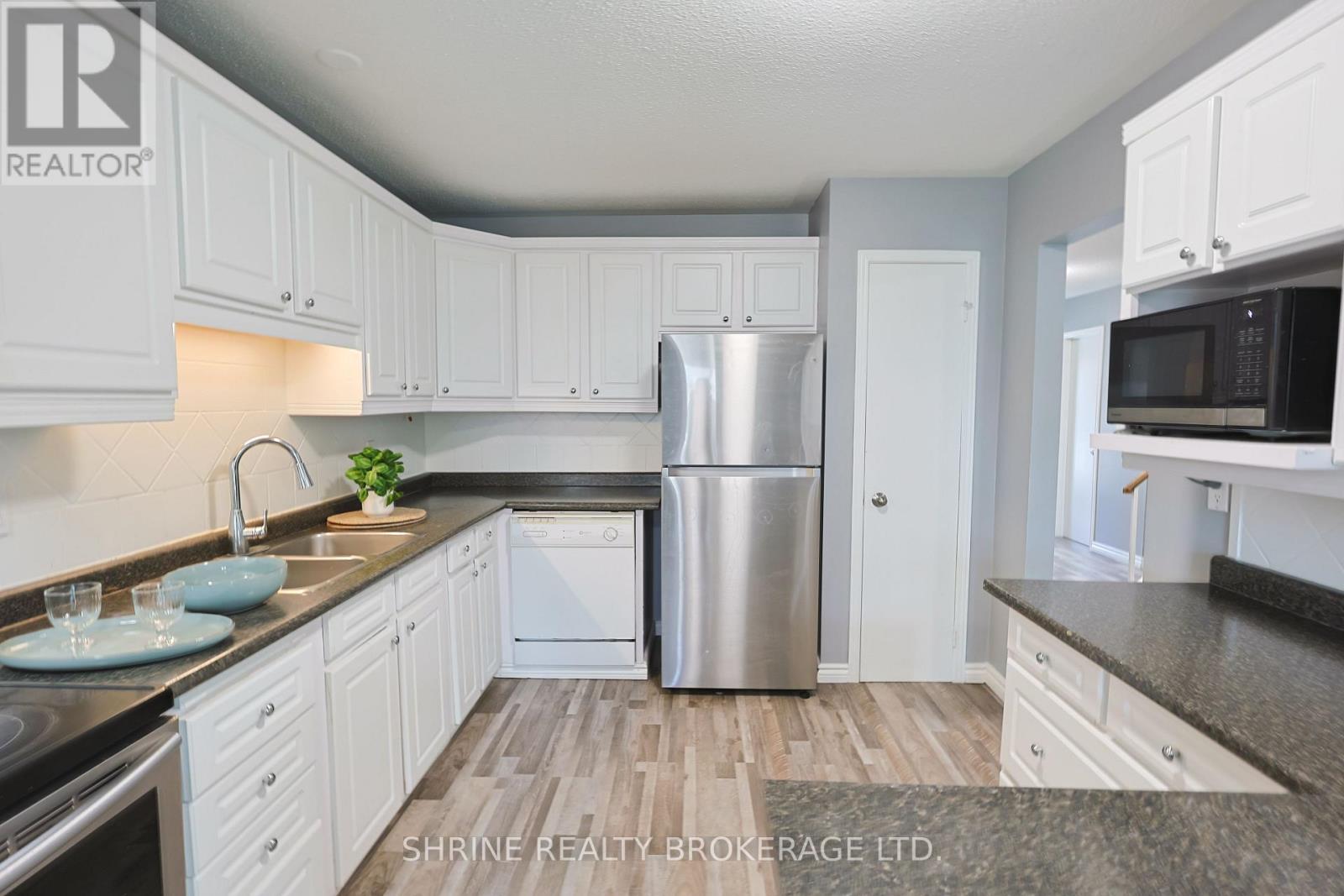 122 Andover Drive, London South, Ontario  N6J 4C3 - Photo 6 - X12883806