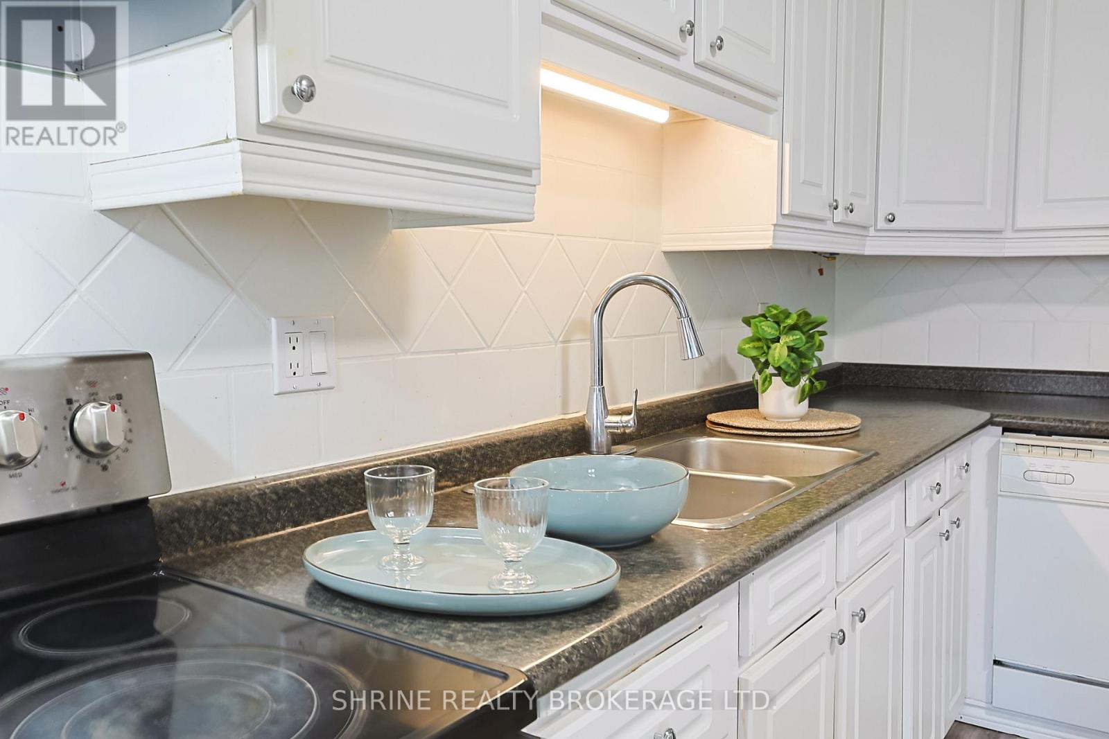 122 Andover Drive, London South, Ontario  N6J 4C3 - Photo 8 - X12883806