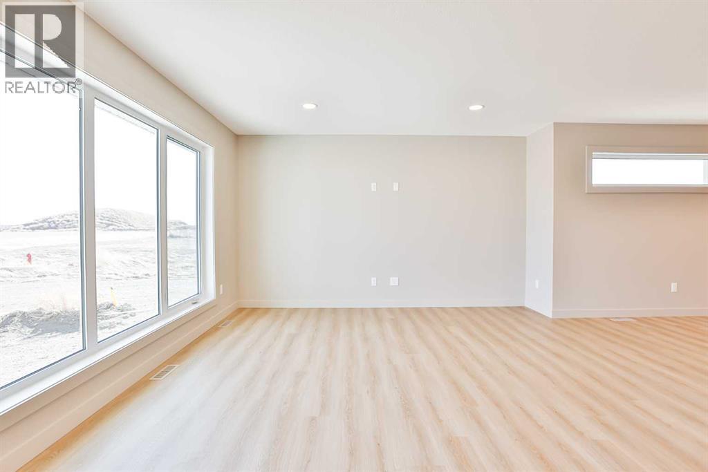 320 Aquitania Boulevard W, Lethbridge, Alberta  T1J 5T4 - Photo 5 - A2291984