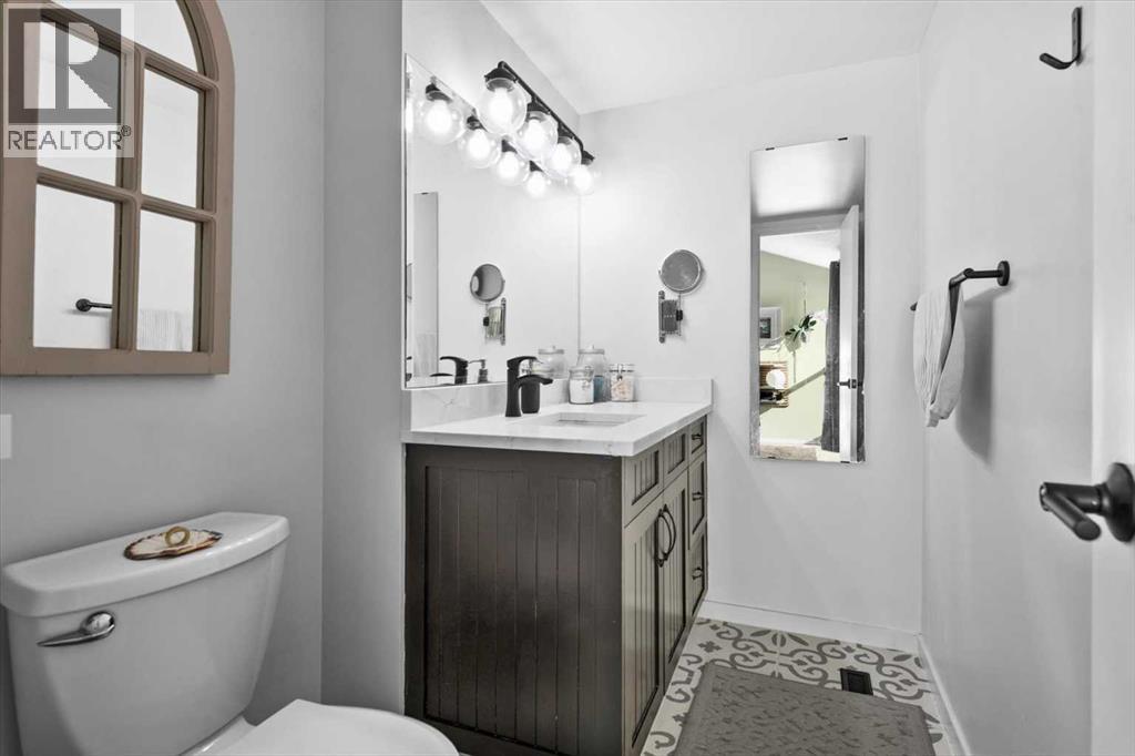 118 Brae Glen Lane Sw, Calgary, Alberta  T2W 1B6 - Photo 18 - A2290345