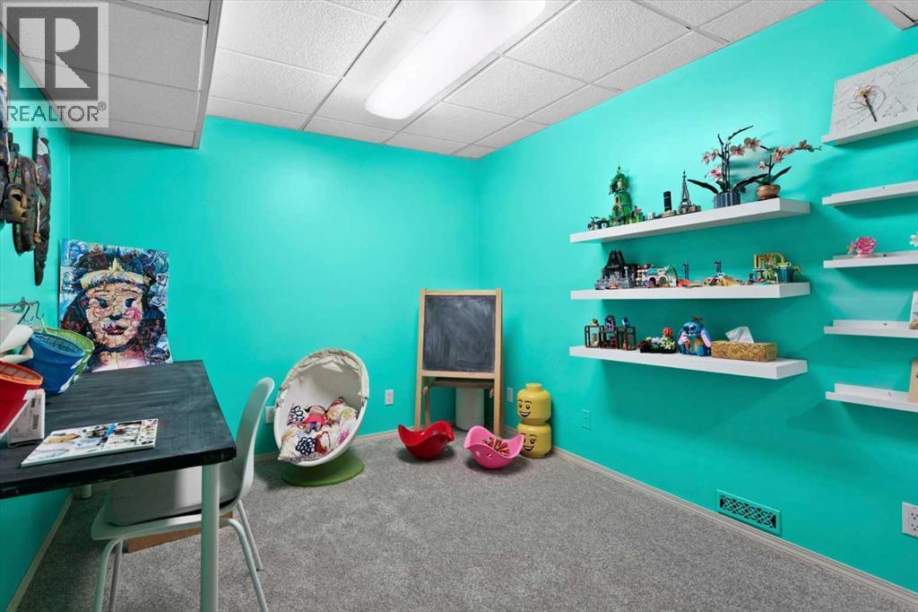 118 Brae Glen Lane Sw, Calgary, Alberta  T2W 1B6 - Photo 27 - A2290345