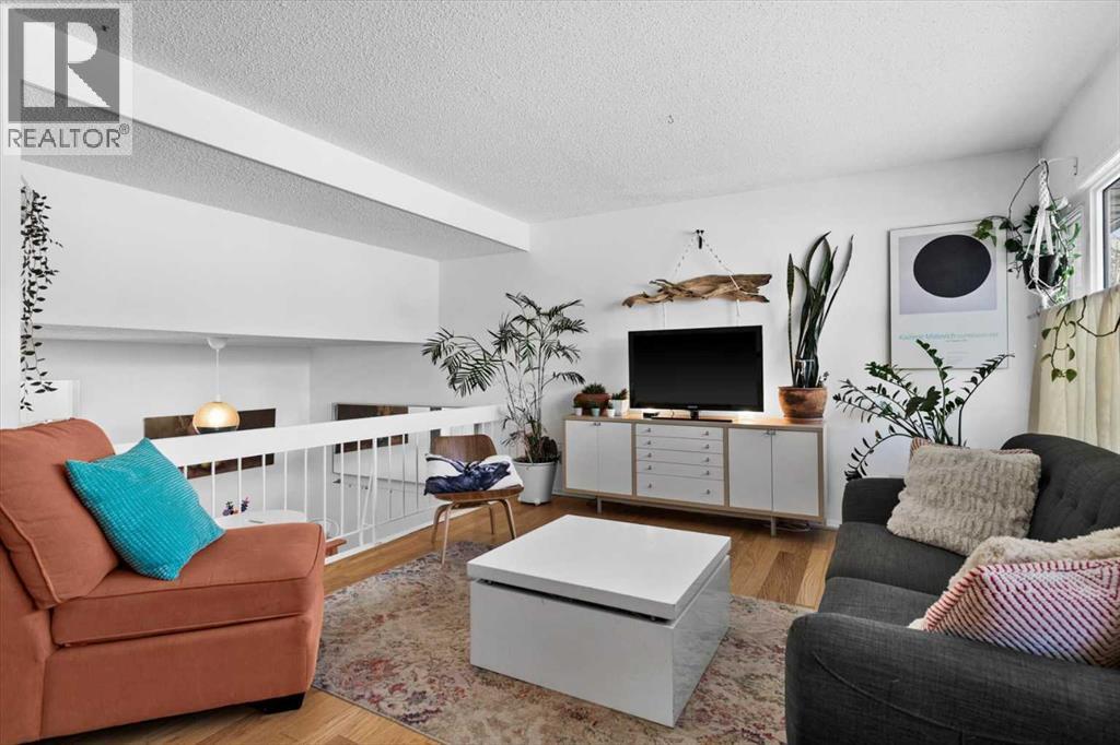 118 Brae Glen Lane Sw, Calgary, Alberta  T2W 1B6 - Photo 12 - A2290345