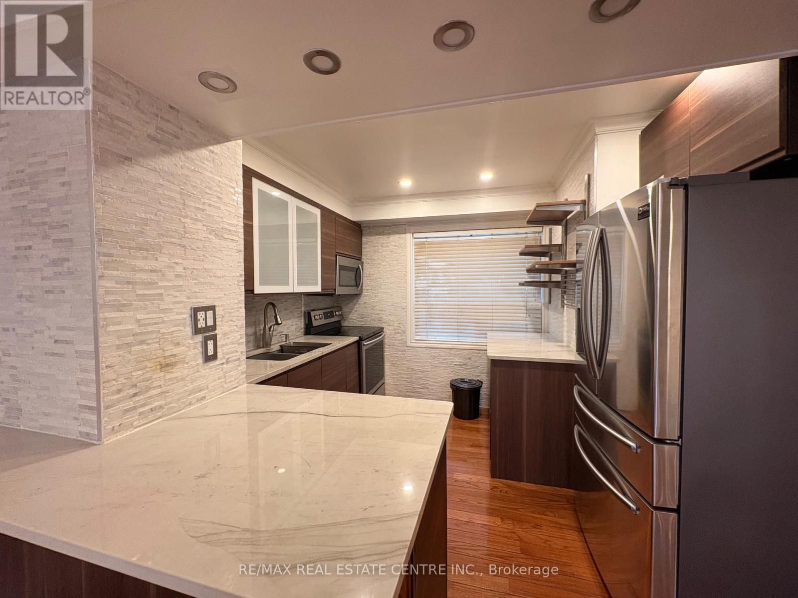 27 - 1055 Shawnmarr Road, Mississauga, Ontario L5H 3V2 - Photo 11 - W12883810