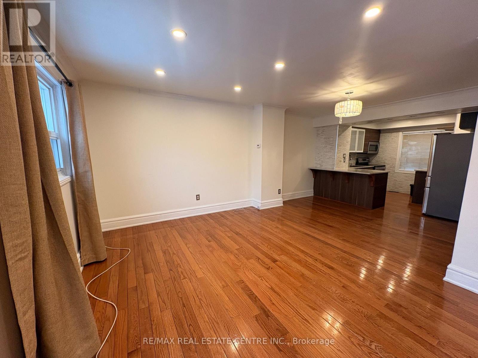 27 - 1055 Shawnmarr Road, Mississauga, Ontario L5H 3V2 - Photo 7 - W12883810