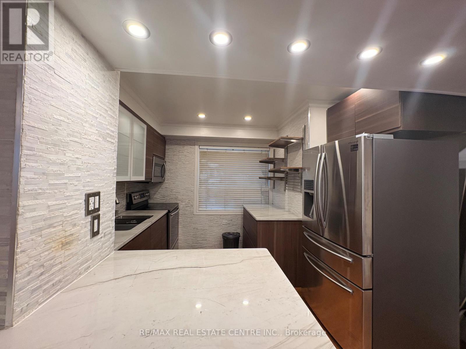 27 - 1055 Shawnmarr Road, Mississauga, Ontario L5H 3V2 - Photo 8 - W12883810