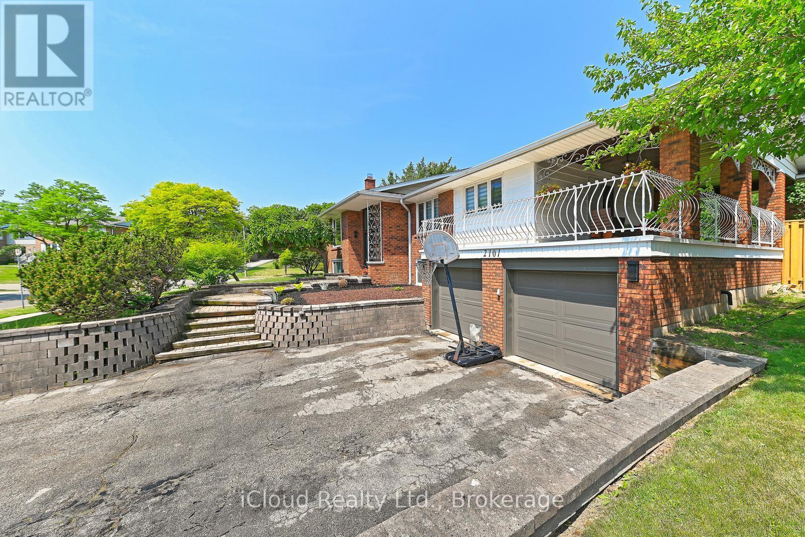 2101 Parkway Drive, Burlington, Ontario  L7P 1S5 - Photo 2 - W12883826