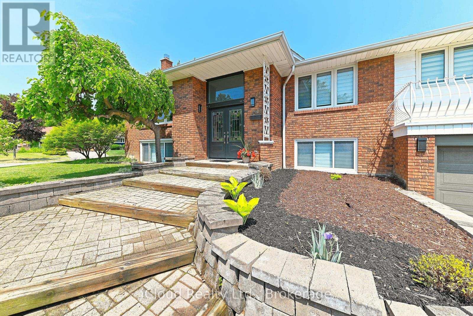 2101 Parkway Drive, Burlington, Ontario  L7P 1S5 - Photo 3 - W12883826