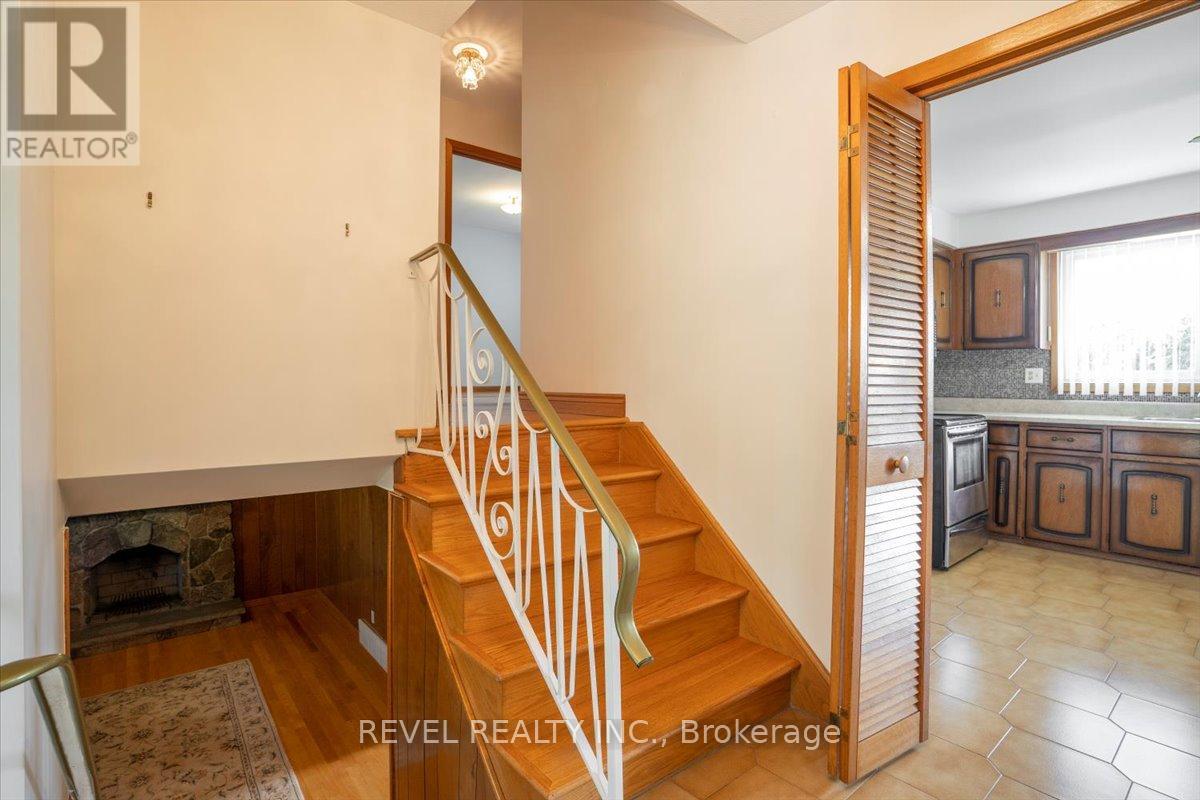 1296 Waterdown Road, Burlington, Ontario  L7P 0T4 - Photo 13 - W12883832