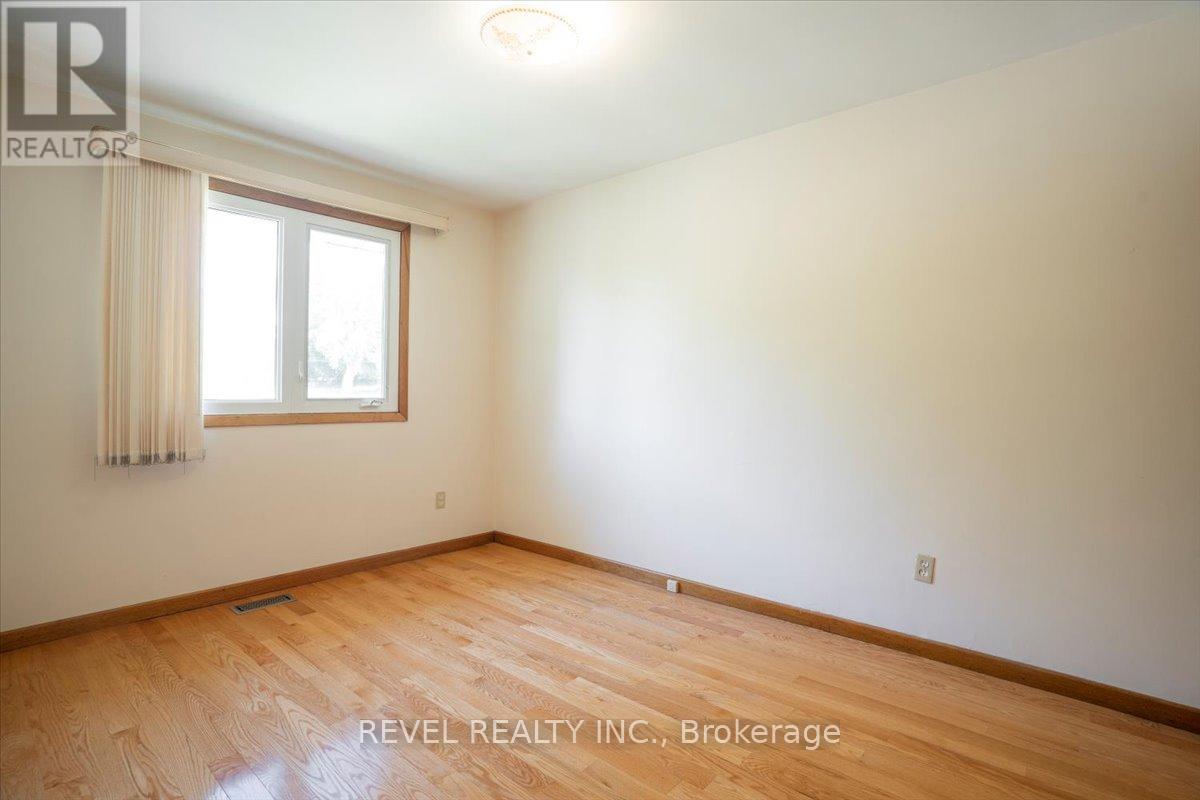 1296 Waterdown Road, Burlington, Ontario  L7P 0T4 - Photo 15 - W12883832