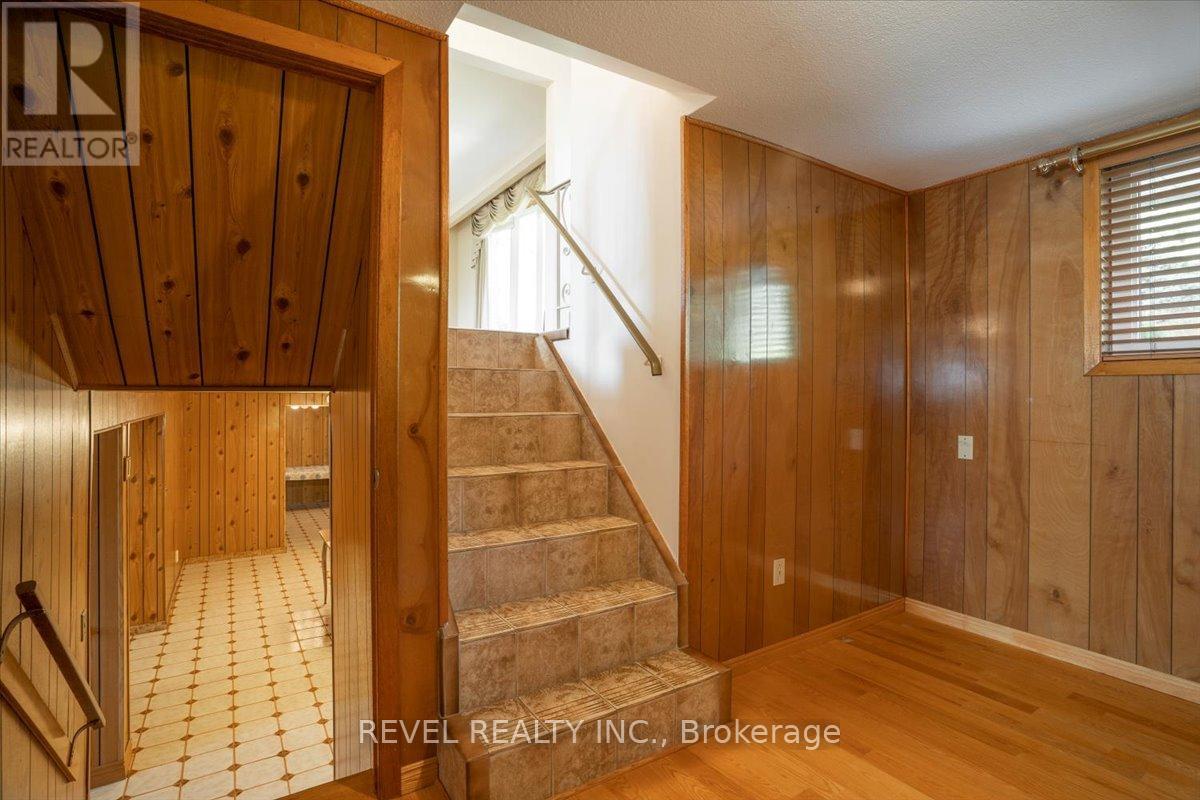 1296 Waterdown Road, Burlington, Ontario  L7P 0T4 - Photo 19 - W12883832