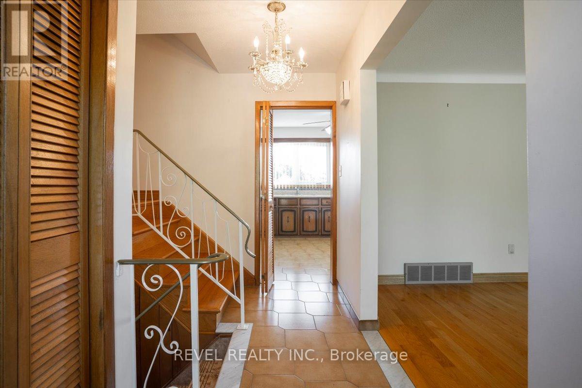 1296 Waterdown Road, Burlington, Ontario  L7P 0T4 - Photo 4 - W12883832