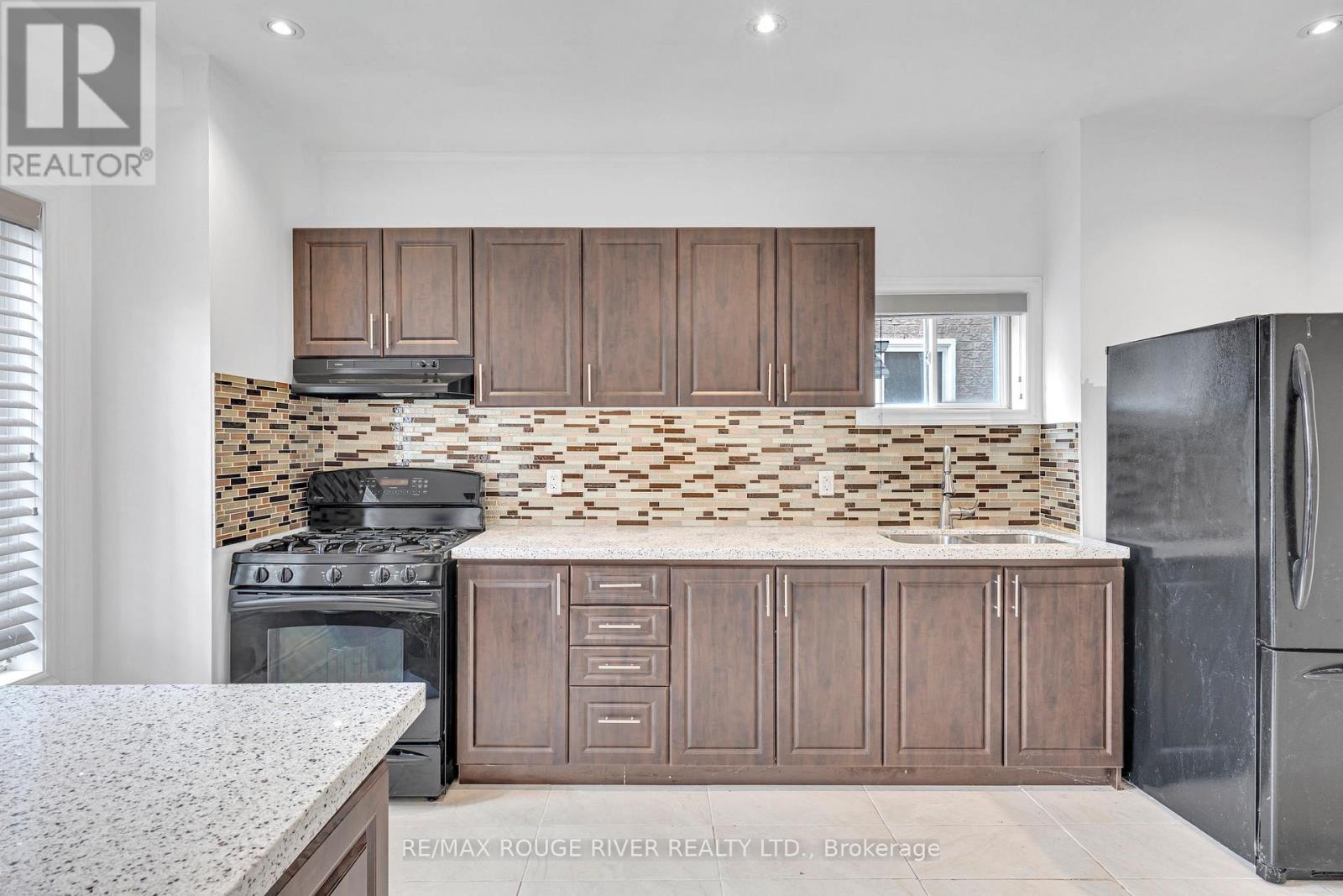 8 St Philip Court, Whitby, Ontario  L1P 0A5 - Photo 39 - E12866892