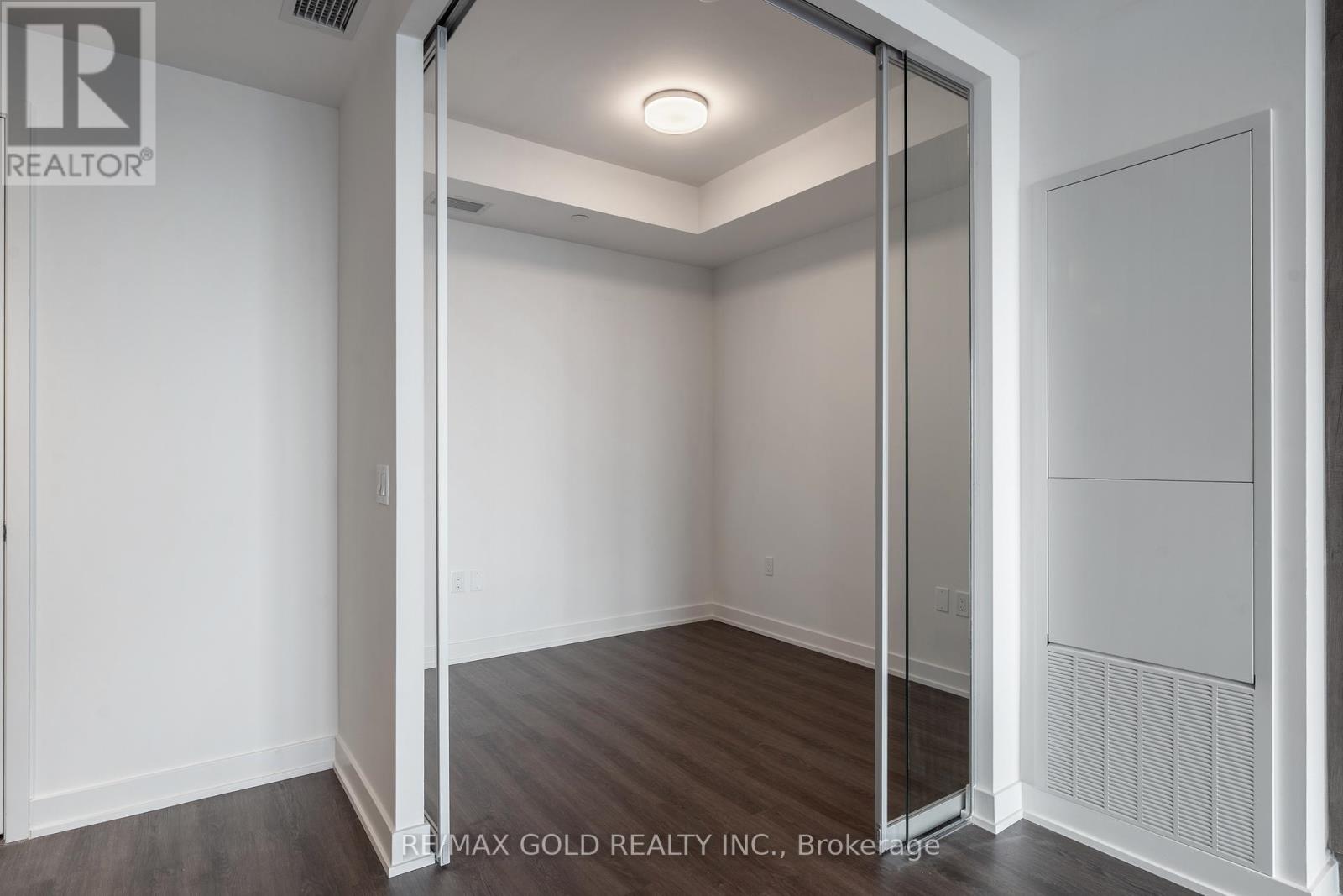 3401 - 448 Burnhamthorpe Road W, Mississauga, Ontario  L5B 4M6 - Photo 16 - W12883602