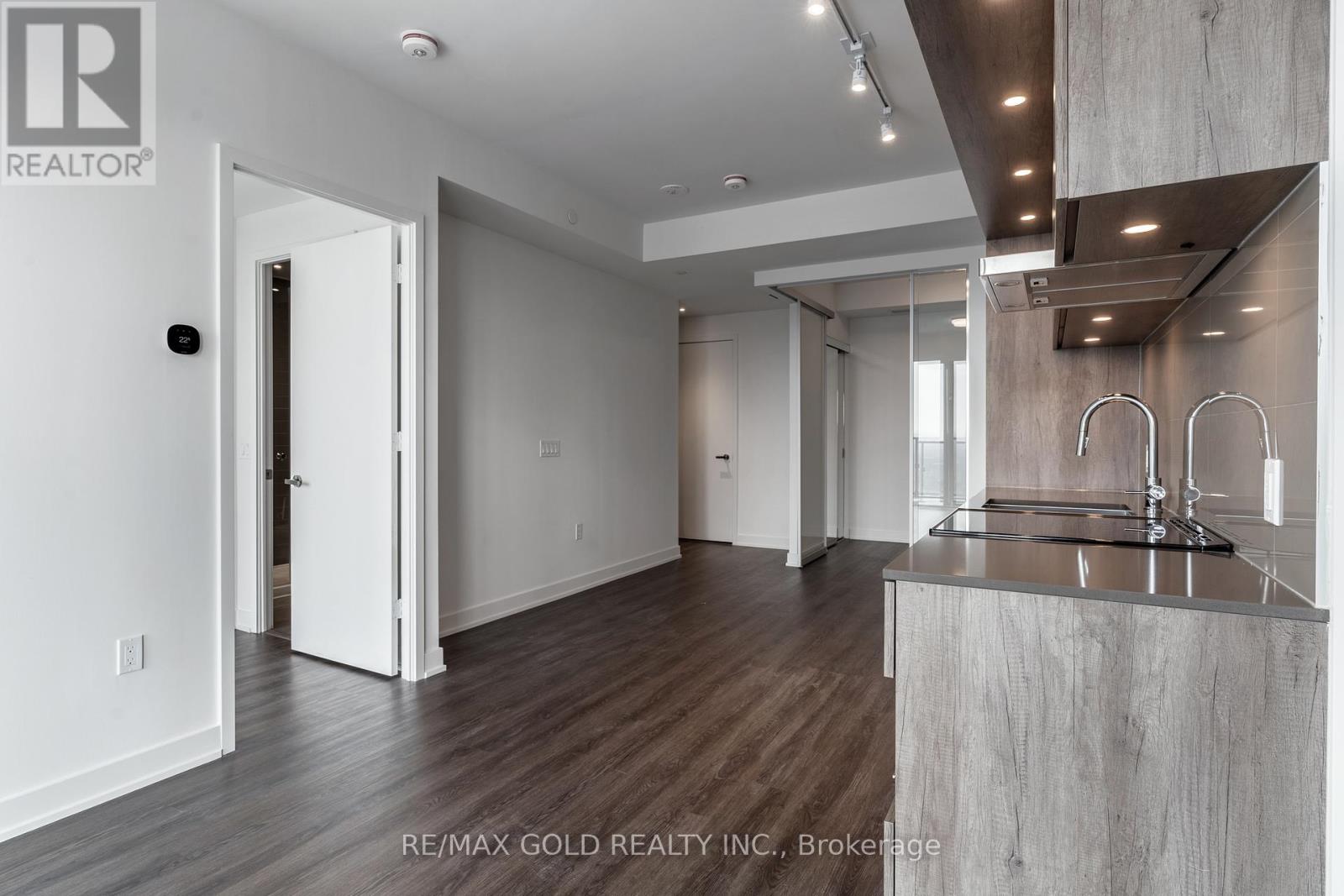 3401 - 448 Burnhamthorpe Road W, Mississauga, Ontario  L5B 4M6 - Photo 10 - W12883602