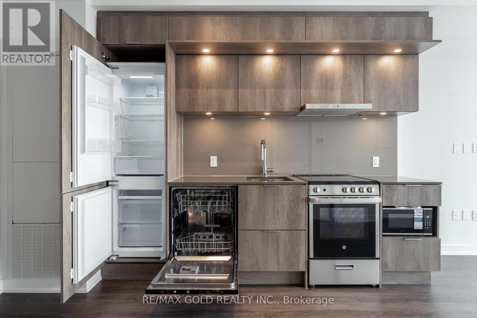 3401 - 448 Burnhamthorpe Road W, Mississauga, Ontario  L5B 4M6 - Photo 7 - W12883602