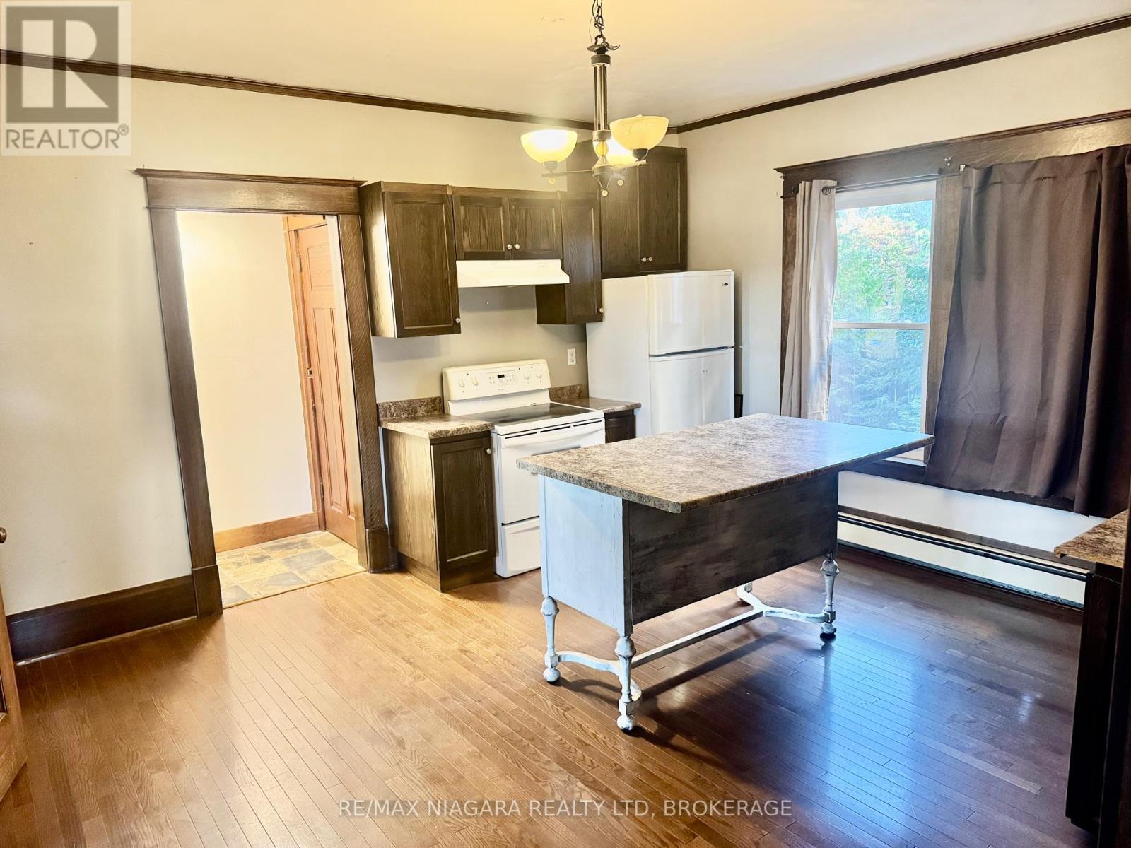 Main Floor - 101 Niagara Street, Welland, Ontario  L3C 1J4 - Photo 10 - X12883894