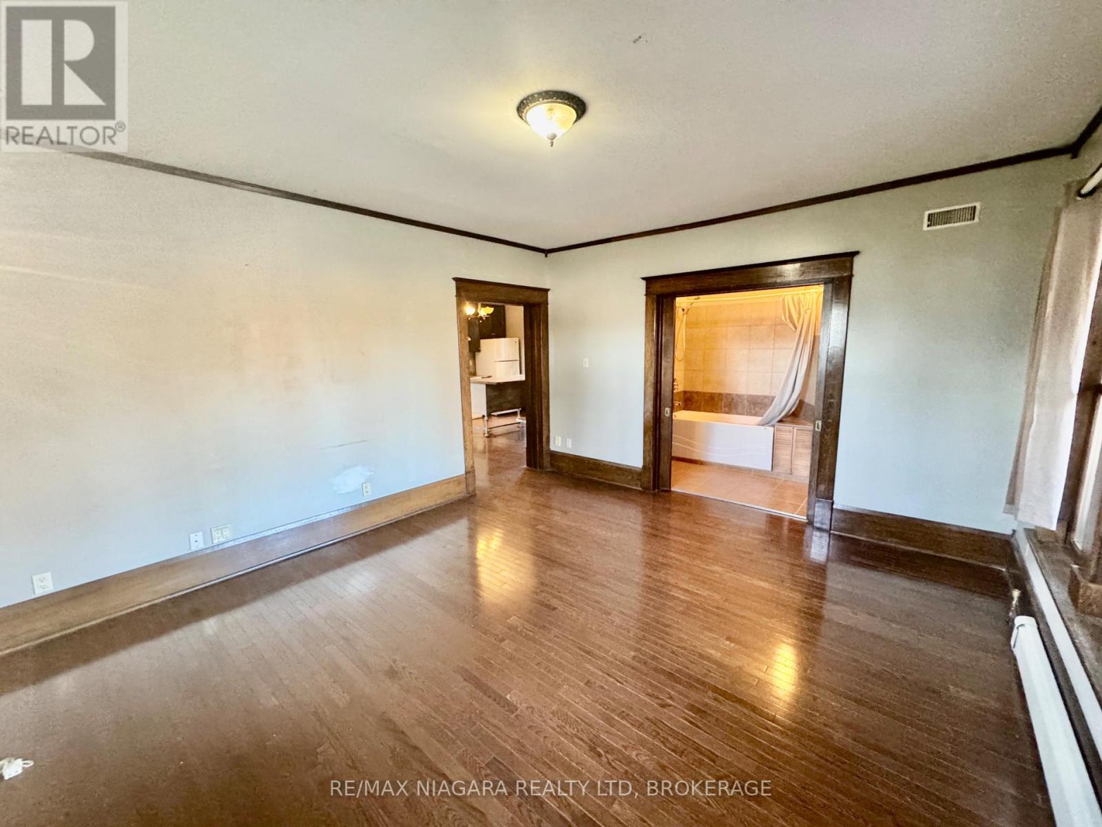 Main Floor - 101 Niagara Street, Welland, Ontario  L3C 1J4 - Photo 12 - X12883894