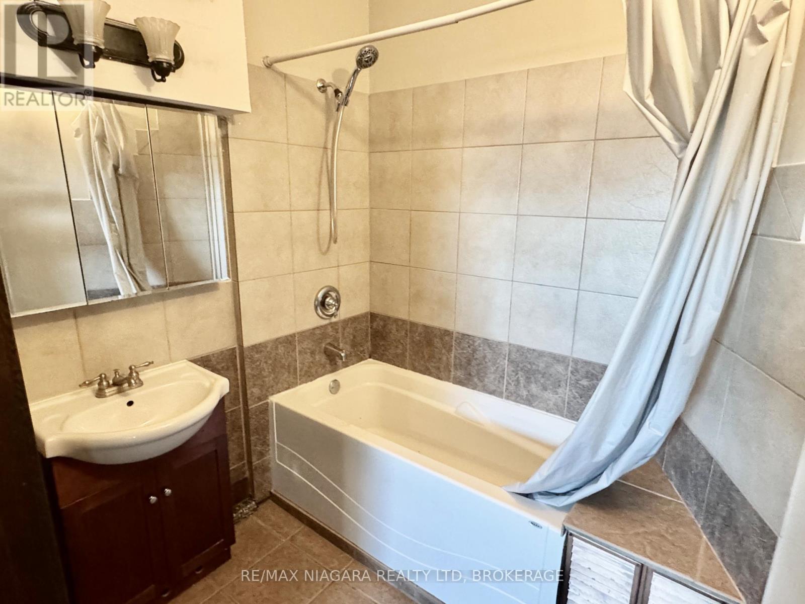 Main Floor - 101 Niagara Street, Welland, Ontario  L3C 1J4 - Photo 14 - X12883894