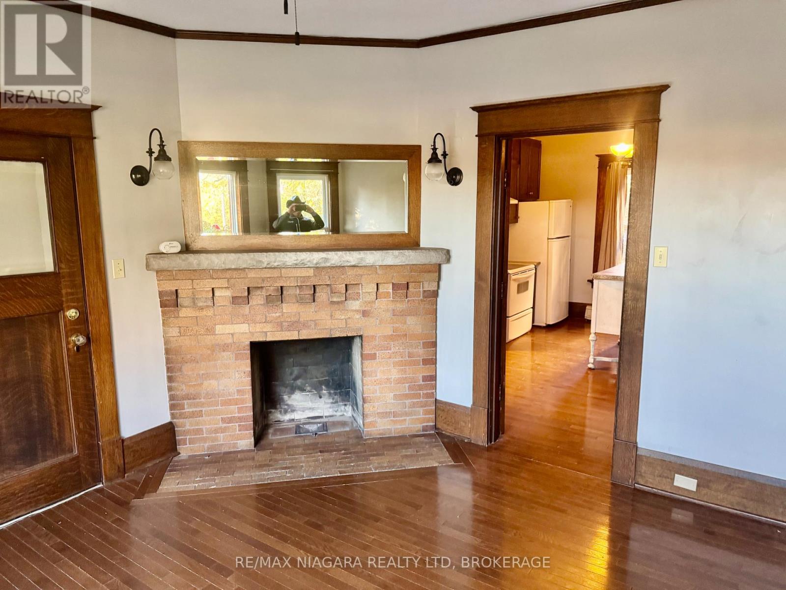 Main Floor - 101 Niagara Street, Welland, Ontario  L3C 1J4 - Photo 8 - X12883894